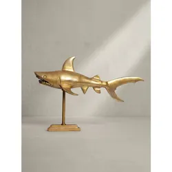 Dekofigur Hai Aluminium 70 cm mit Sockel im maritimen Stil, Gold 70x27x49 cm
