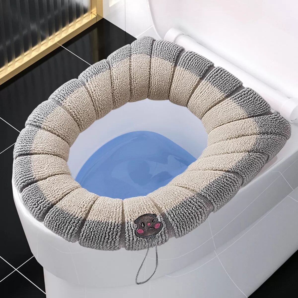 INF Gestrickter Plüsch-Toilettensitzbezug mit Griff - Dick, Dehnbar, Vollabdeckung, Waschbar, Kaffeegrau