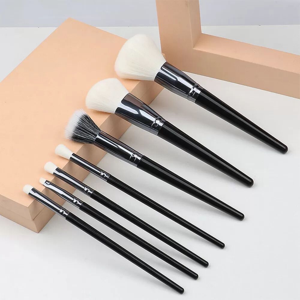 INF Black Onyx 7-teiliges Make-up Pinselset - Weiche synthetische Faserpinsel für makelloses Auftragen