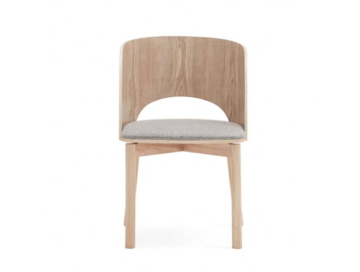 Chaise en bois assise rembourrée en tissu naturel