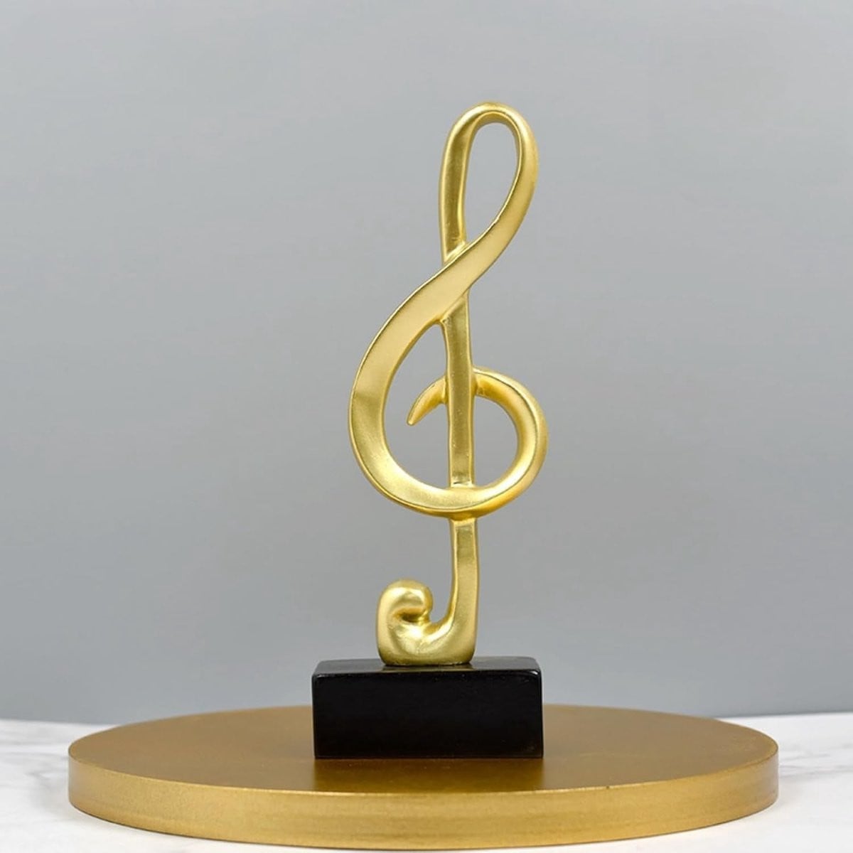 Gouden decoratief beeld van muzikale noten, kleine polyresin sculptuur voor op tafel
