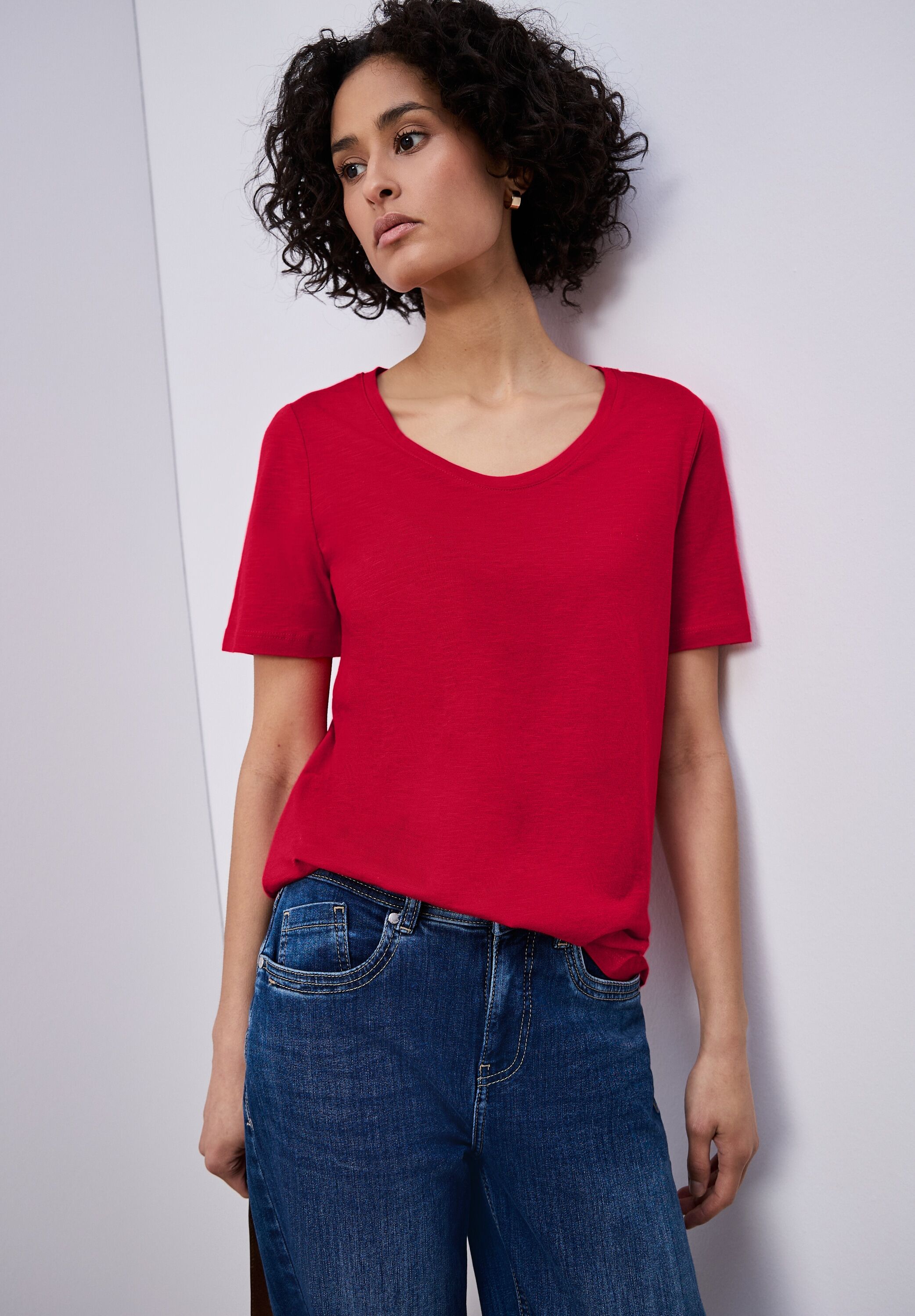 T-Shirt STREET ONE "Style Gerda", Damen, Gr. 42, rot (salsa rot), Jersey, Obermaterial: 50% Baumwolle, 50% Modal, unifarben, regular fit normal, V-Ausschnitt, Shirts T-Shirt, mit femininem V-Ausschnitt salsa rot 42
