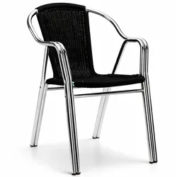 Schwarze gebogene Aluminiumstühle mit Geflecht für Terrasse, Innen- und Außenbereich von Bar und Restaurant.