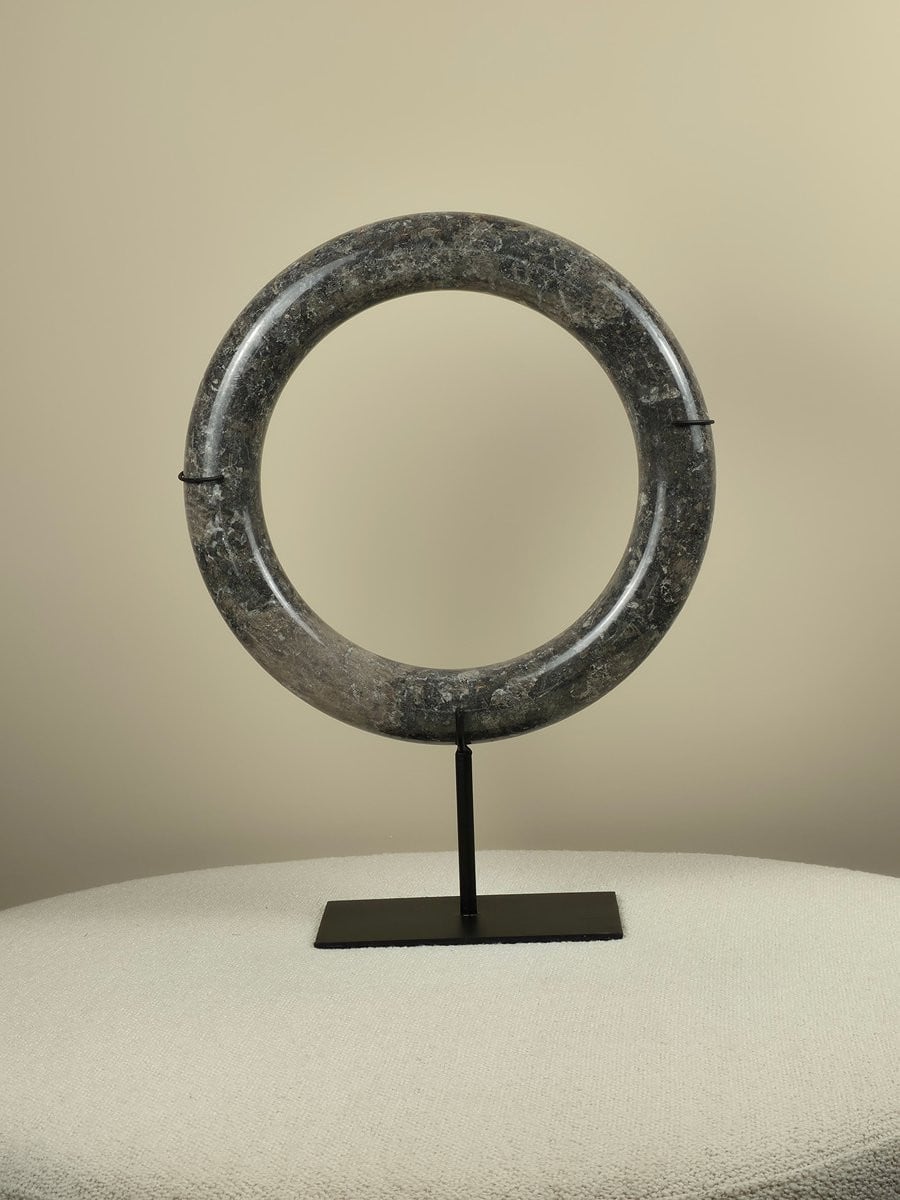 Blitzdeco Marmeren Donut Melle Massief Zwart Vrijstaand op Standaard 35 cm