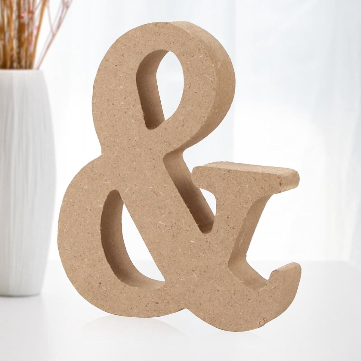 Onbehandelde houten letters voor decoratie en DIY-projecten