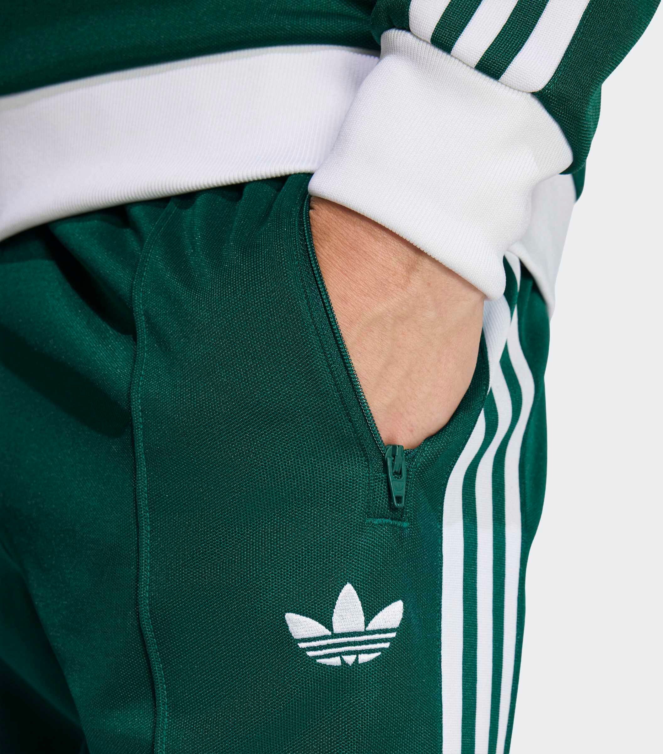 Sporthose ADIDAS ORIGINALS "BECKENBAUER", Herren, Gr. S, N-Gr, collegiate grün, weiß, normal, gr., Obermaterial: 52% Baumwolle, 48% Polyester, Hosen Sporthose