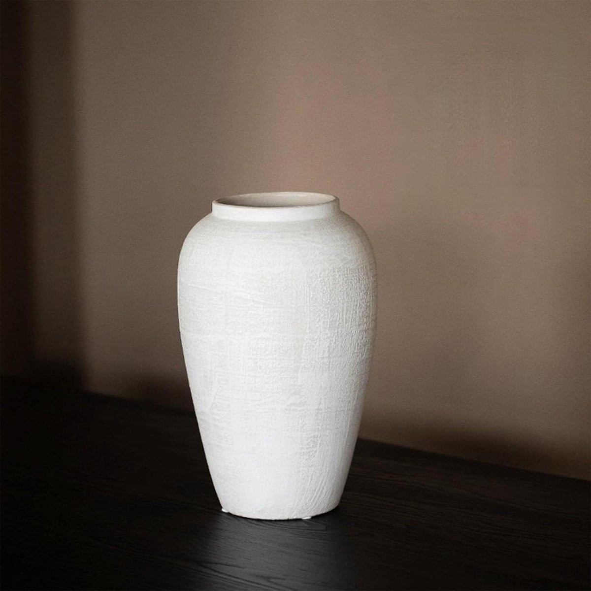 Handgemaakte witte keramische vaas van aardewerk, Hoogte: 28 cm