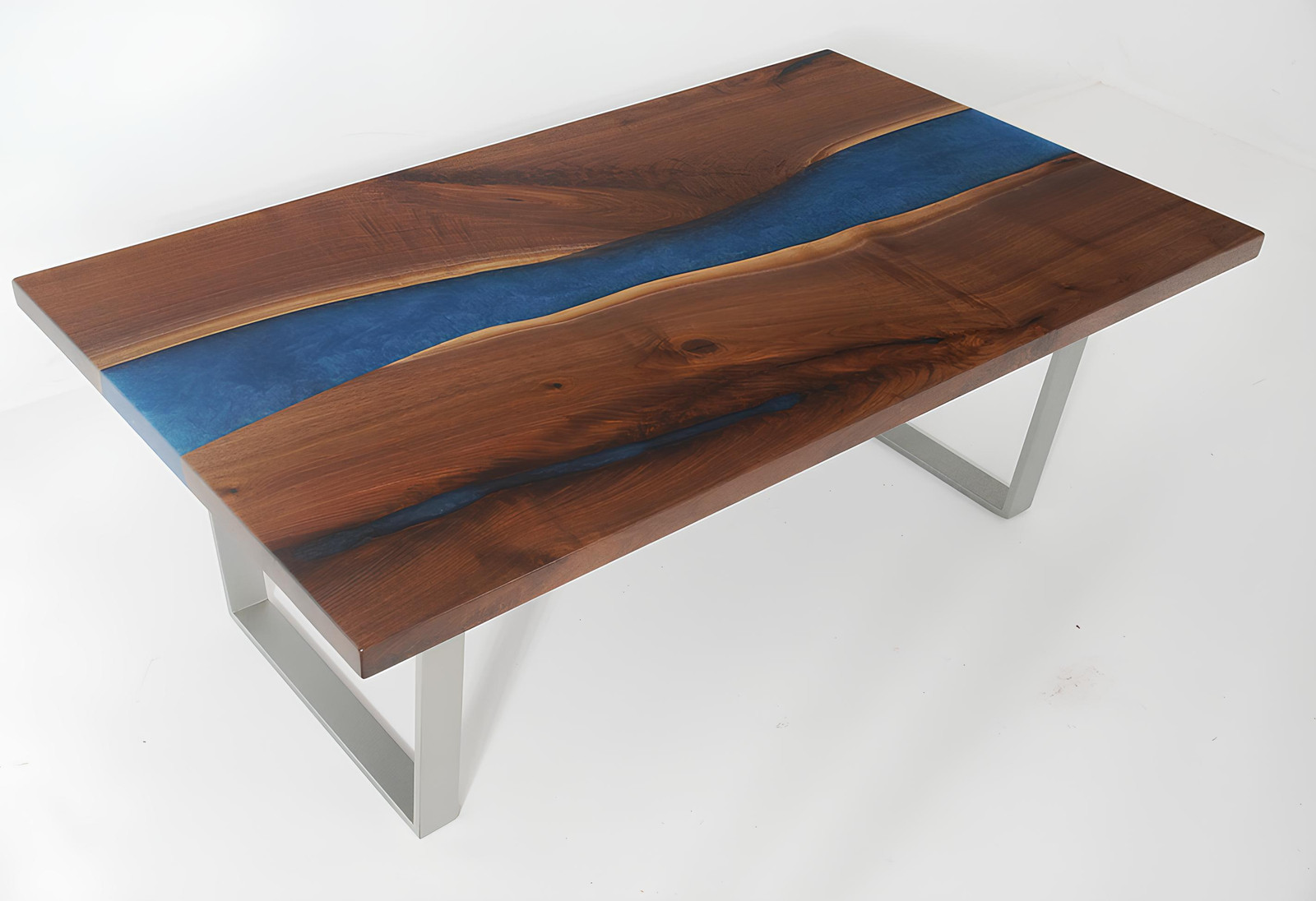 Maatwerk Epoxy River Tafel van Echt Hout met Live Edge Design