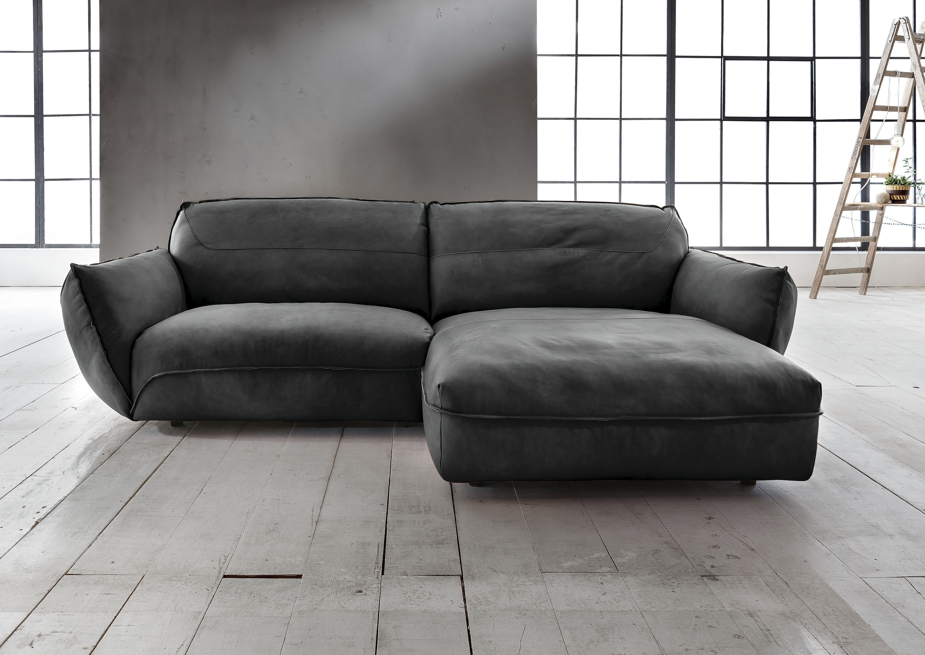Ecksofa BETYPE "Be Type Be Chilled, Mega Sofa, Bezug: hochwertiges Anilinleder, L-Form", schwarz, B:280cm H:85cm T:180cm, AnilinLEDER Pallino gewachst (echtes Rindsleder) Das von südamerikanischen Rindern stammende Anilinleder wird in Fässern gefärbt. Nat