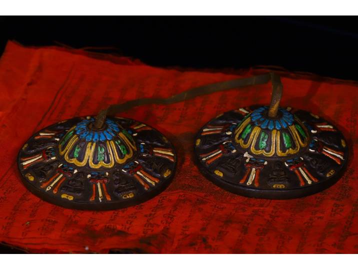 Collection de temple tibétain de 4 pouces, vieux Bronze peint, motif de huit trésors, cloche à sonnerie ancienne, cloches de bouddha, pendentif amulette Dharma