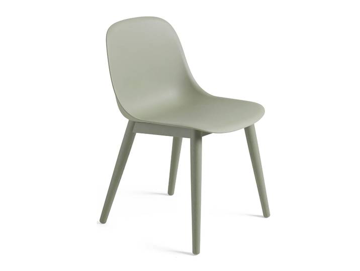 Muuto Chaise Fiber Side Chair avec pieds en bois dusty green