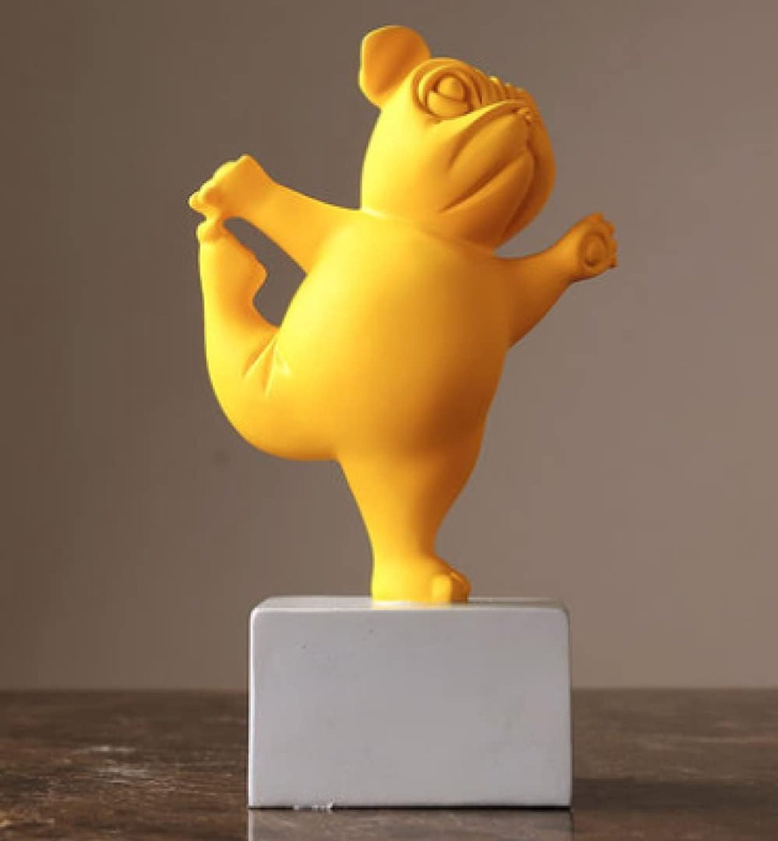Abstracte Yoga Bulldog Beeldje - Geel - Moderne Woonkamer Decoratie