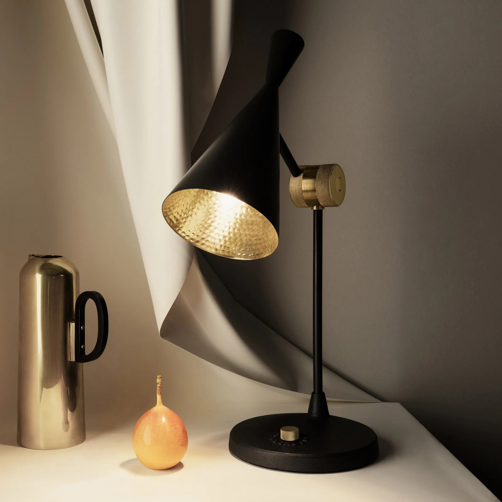 Tom Dixon Beat Tafellamp Matt Black/Brass met lampenkap