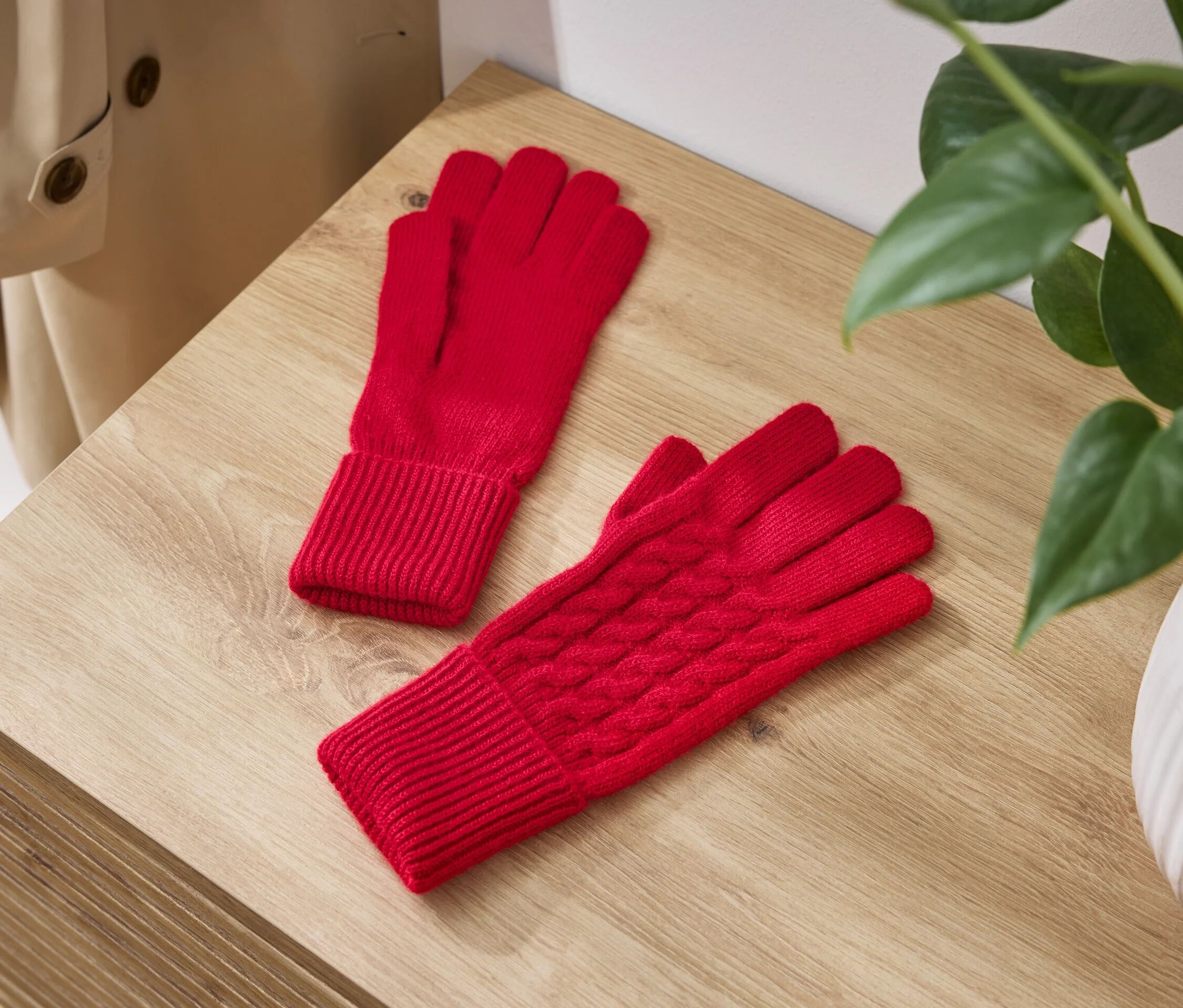 Tchibo - Strickhandschuhe mit Zopfmuster - rot