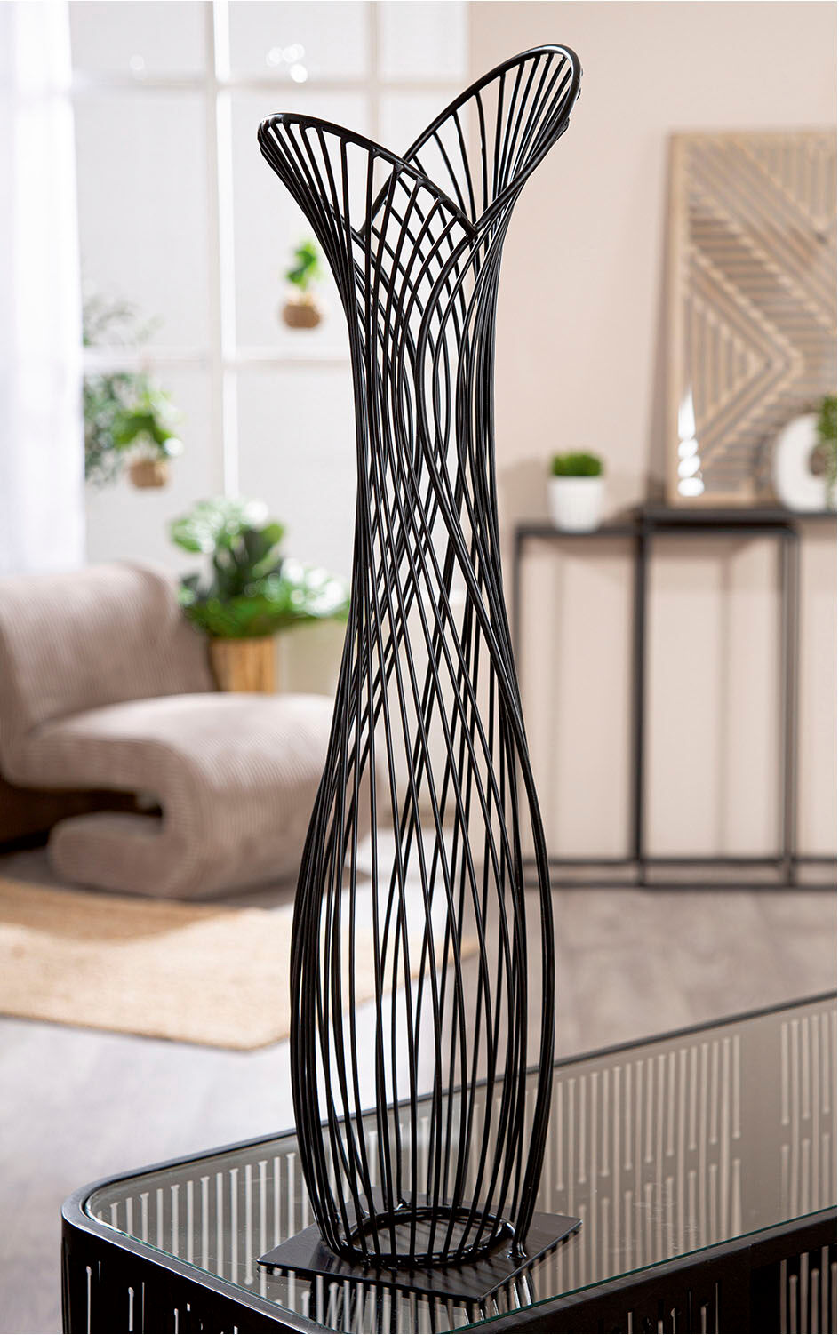 Dekoobjekt CASABLANCA BY GILDE "Dekoobjekt Die Verbundenheit schwarz H. 63 cm", schwarz, B:17cm H:63cm T:13cm, Metall, Dekofiguren, Dekoobjekt, Ausdrucksstarke Form aus mattem Metall schwarz B/H/T: 17cm x 63cm x 13cm
