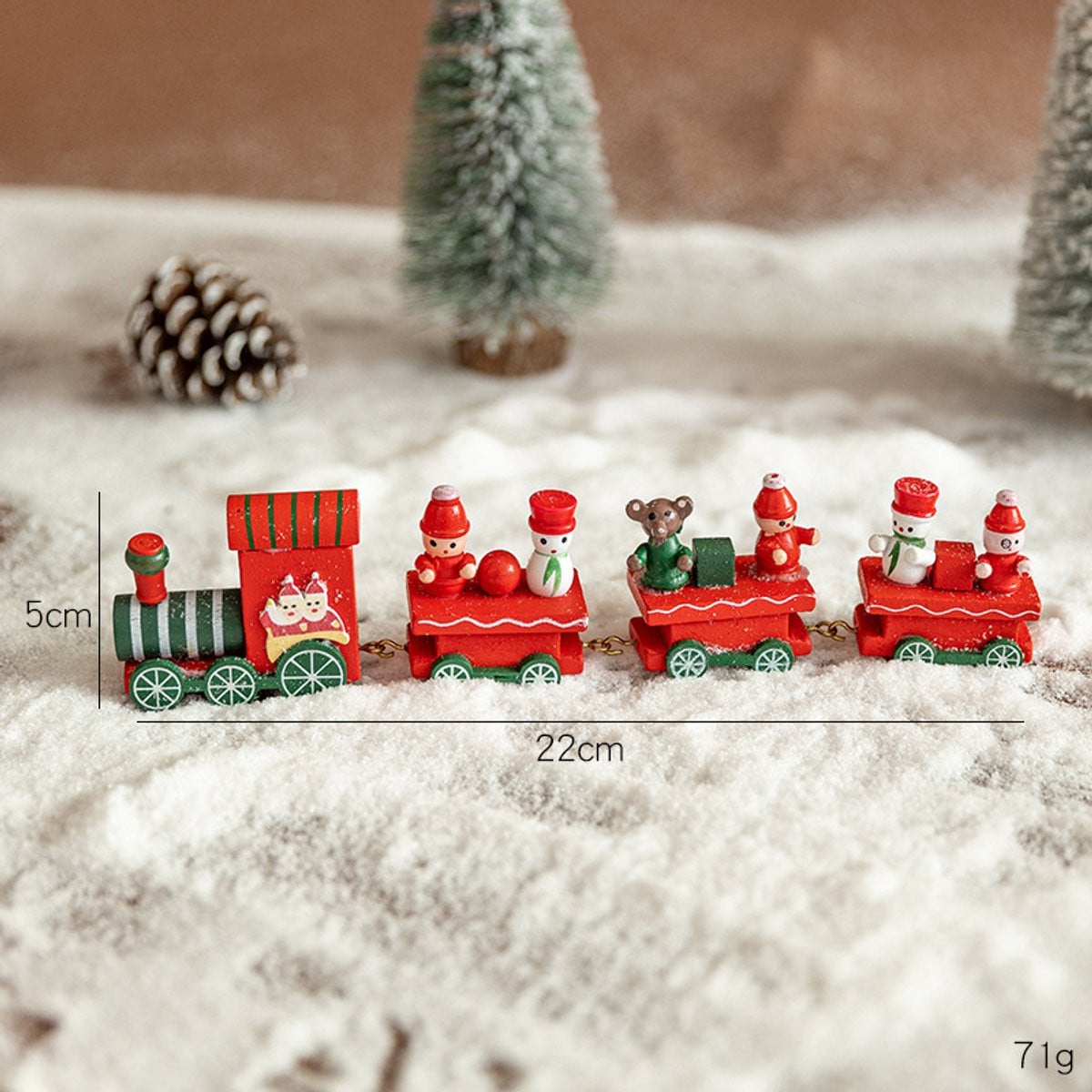 Rood-groene houten kersttrein met vier delen voor desktop of etalage decoratie