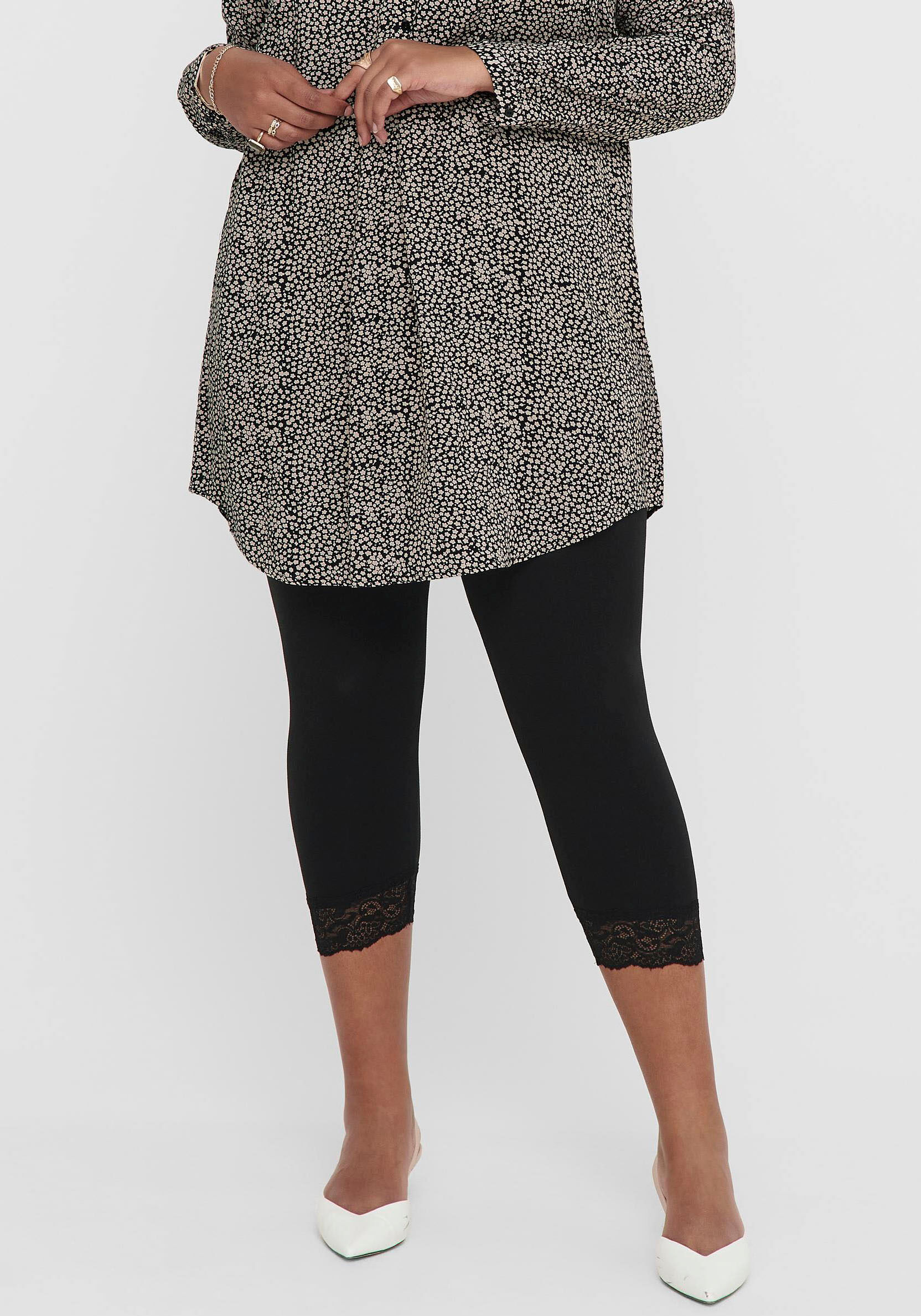 Caprileggings ONLY CARMAKOMA "CARTIME LIFE CALF LACE", Damen, Gr. M (46/48), N-Gr, schwarz, Jersey, Obermaterial: 95% Baumwolle, 5% Elasthan, figurbetont kniebedeckend, Hosen Caprileggings, mit Spitzensaum schwarz M (46/48), N-Gr