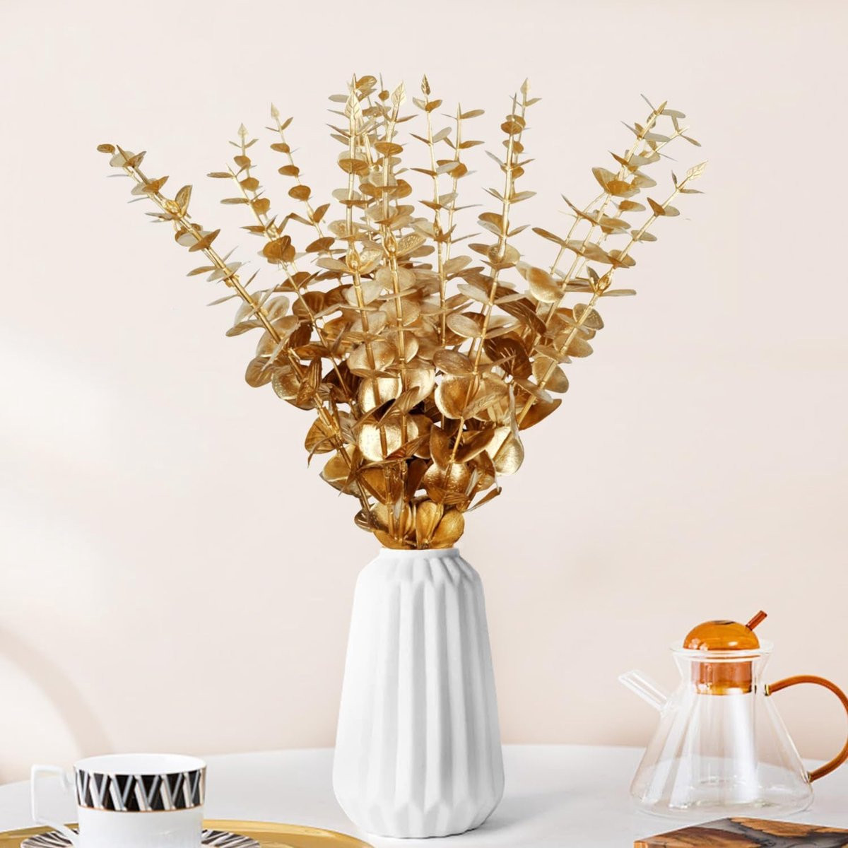 24 stuks gouden decoratieve takken met eucalyptus kunstbloemen