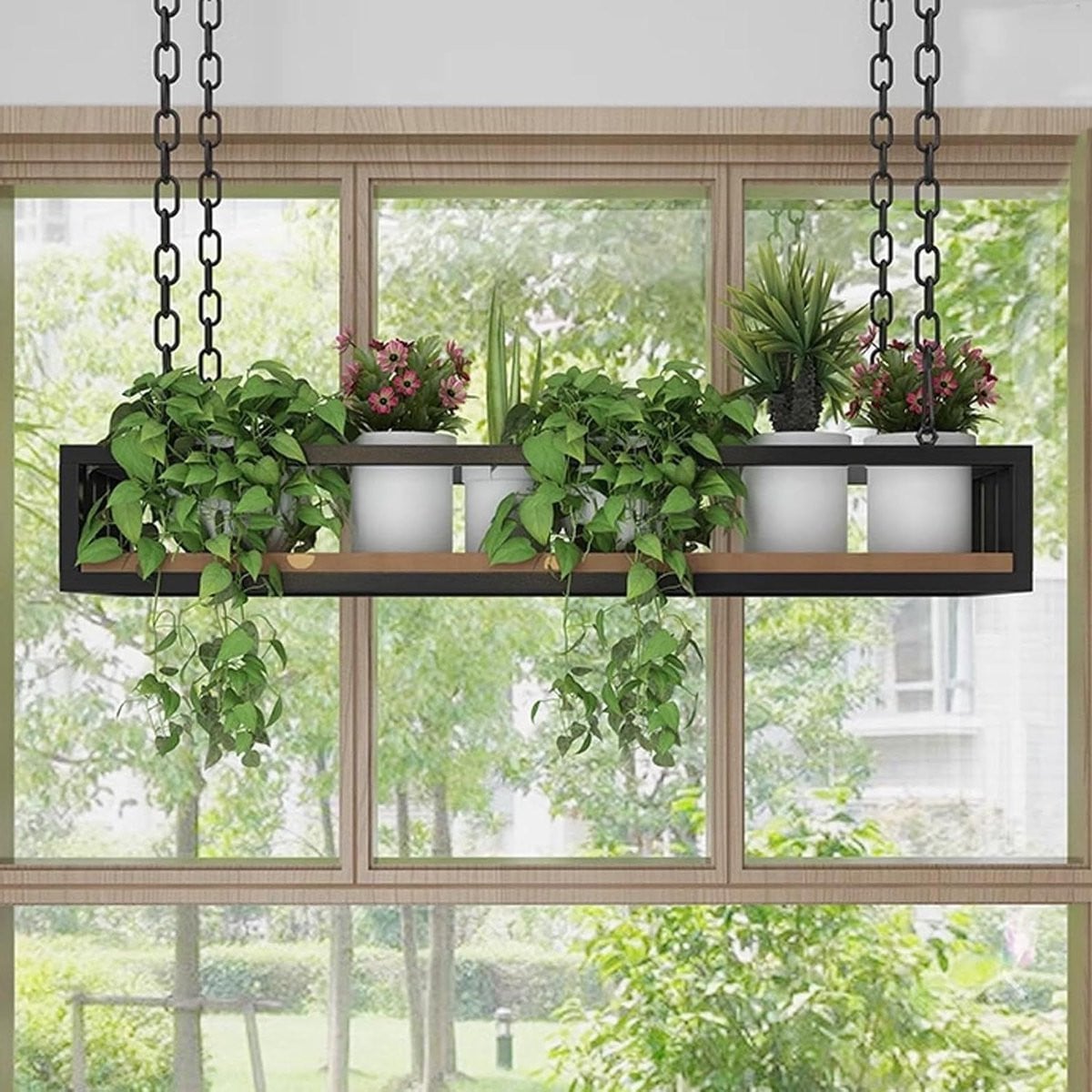 Zwarte zwevende wandplank met metalen frame voor decoratie en opslag