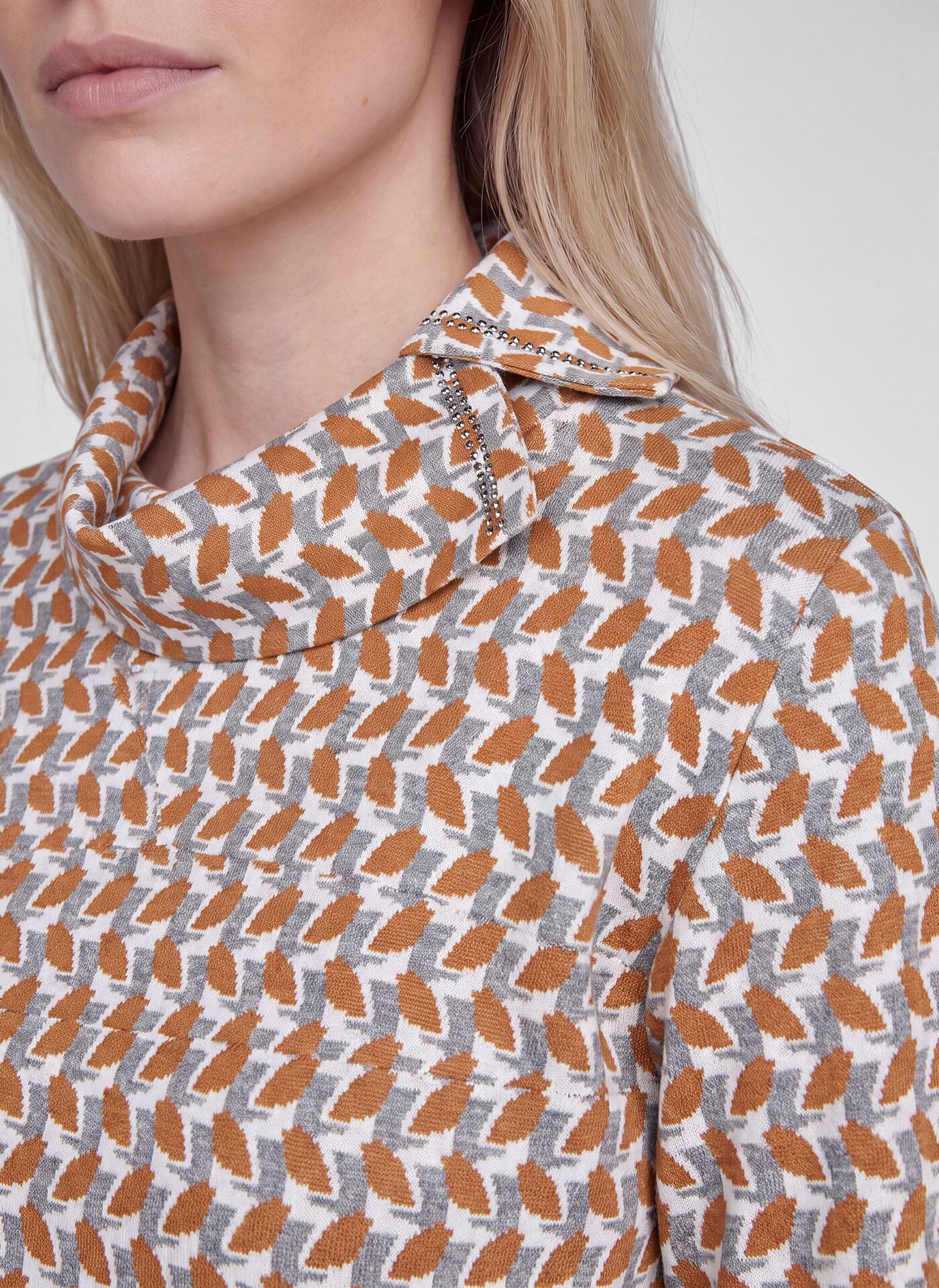 3/4-Arm-Shirt RABE, Damen, Gr. 36, braun (cognac), Jersey, Obermaterial: 67% Polyester, 31% Viskose, 2% Elasthan, Glitzermuster, gemustert, normal hüftbedeckend, Rundhals, Shirts 3/4-Arm-Shirt, 3/4 Arm Shirt mit grafischem Muster und Glitzerdetails cognac