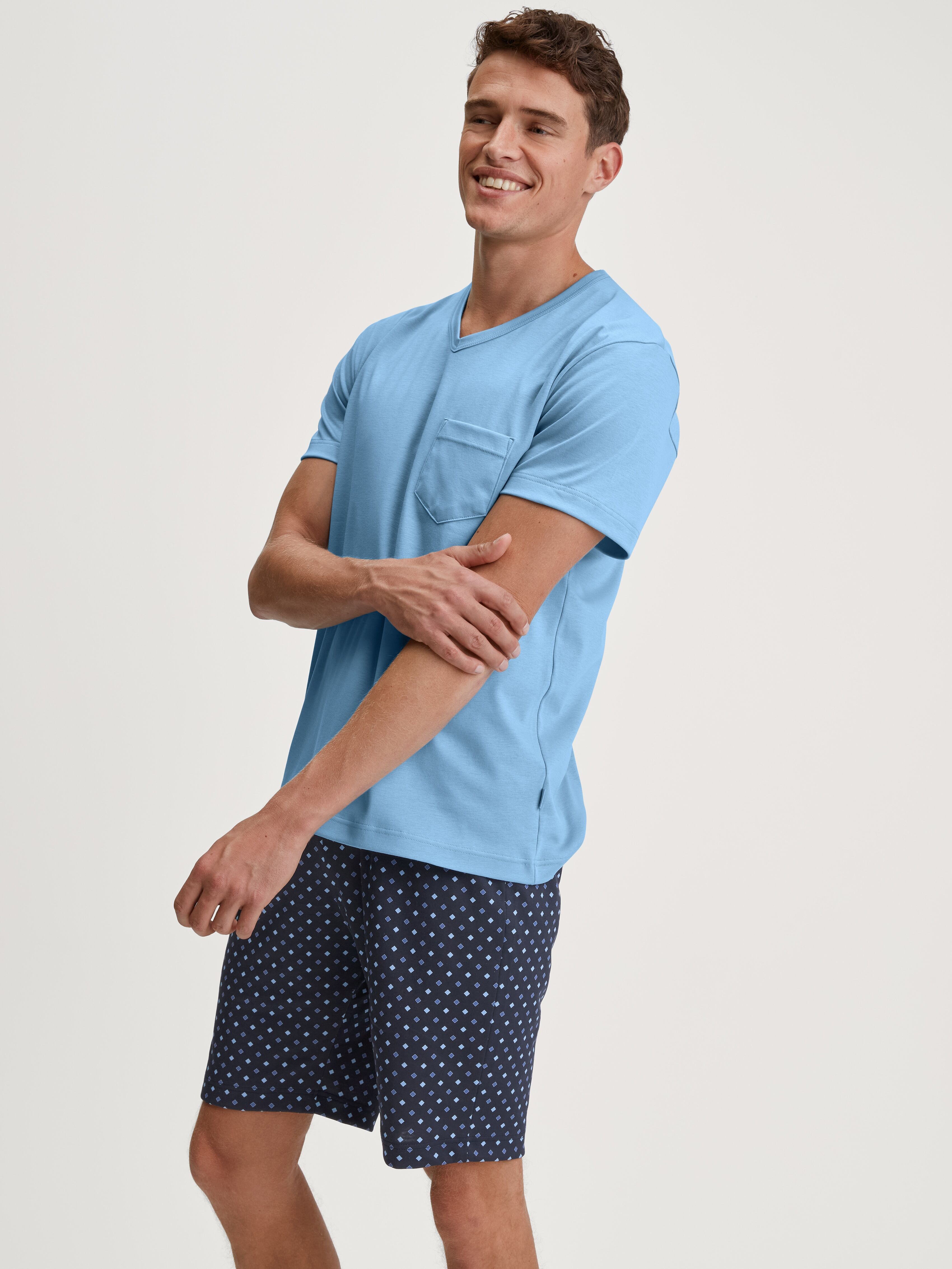 Shorty CALIDA "Relax Streamline", Herren, Gr. XL (56), blau (glacier lake), Interlock, Obermaterial: 100% Baumwolle, normal kurz, V-Ausschnitt, Homewear-Sets Shorty, mit V-Ausschnitt glacier lake XL (56)