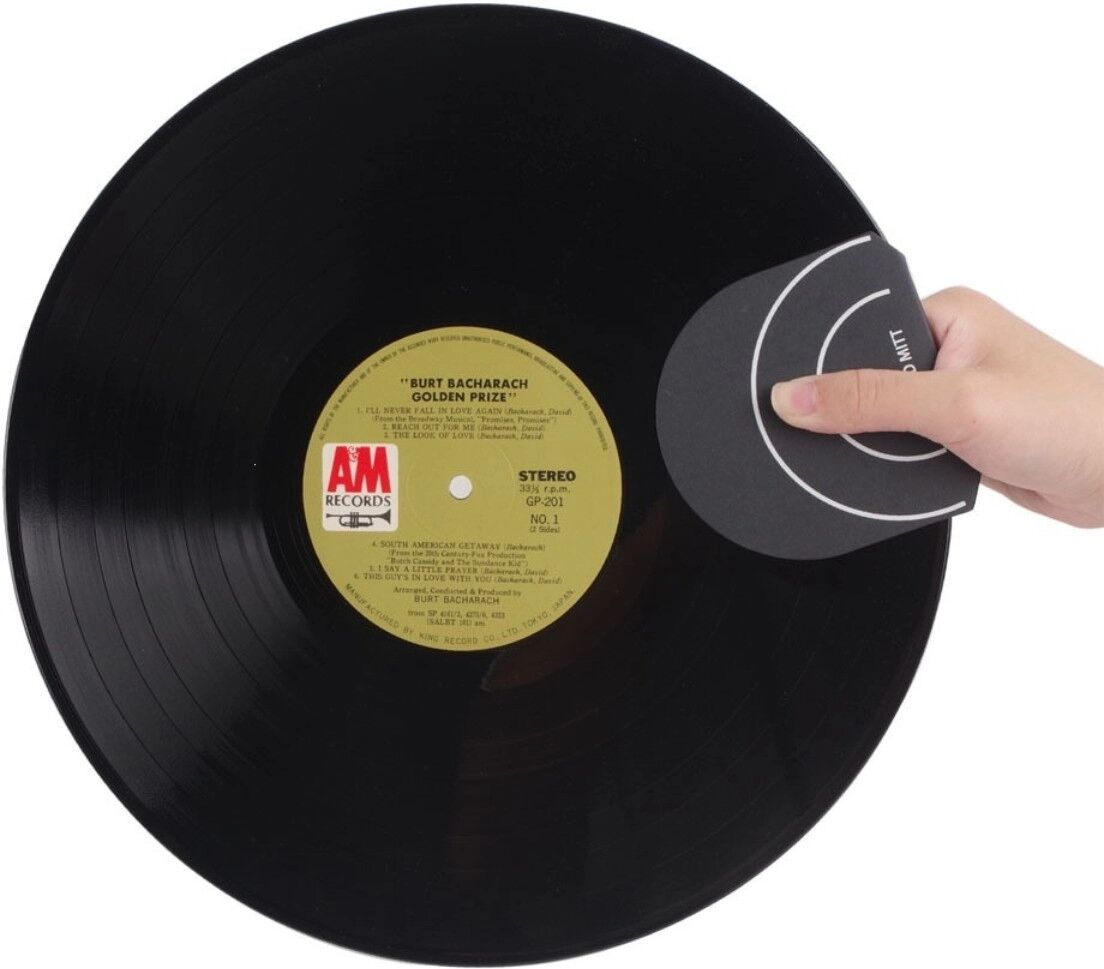 INF 2er-Set Vinyl-Schutzclips und Schutzpolster – Karton + Samt LP-Protektoren, fingerabdruckfreies Handling Schwarz