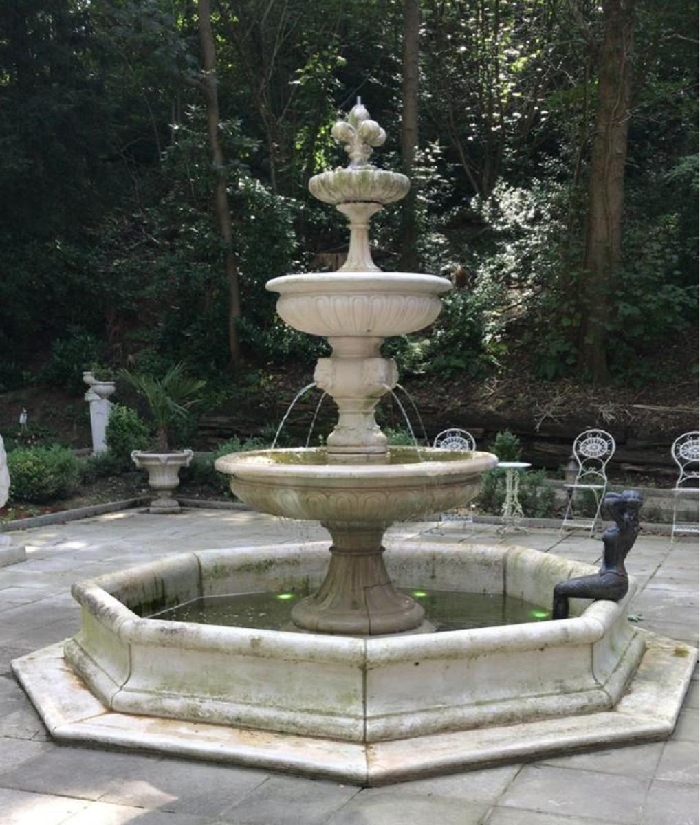 Casa Padrino Barock Springbrunnen mit Umrandung Grau Ø 350 x H. 280 cm - Gartenbrunnen - Gartendeko Brunnen - Prunkvolle Barock Garten Deko Accessoires