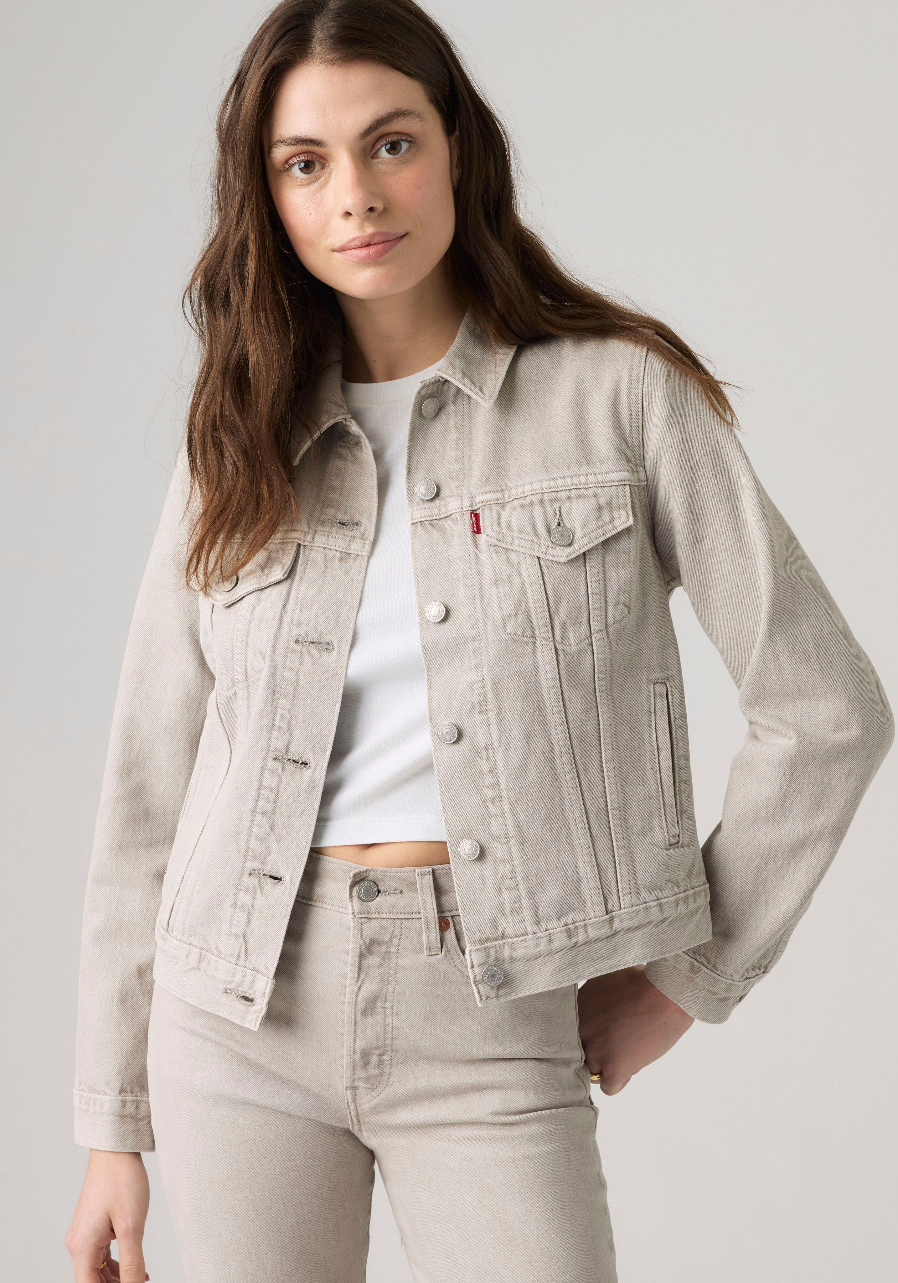 Jeansjacke LEVI'S "ORIGINAL TRUCKER", Damen, Gr. XS (34), beige (pebbled path trucker), Web, Obermaterial: 100% Baumwolle, figurbetont kurz, 1-Knopf-Manschette mit Schlitz, Jacken Jeansjacke, FRESH COLLECTION