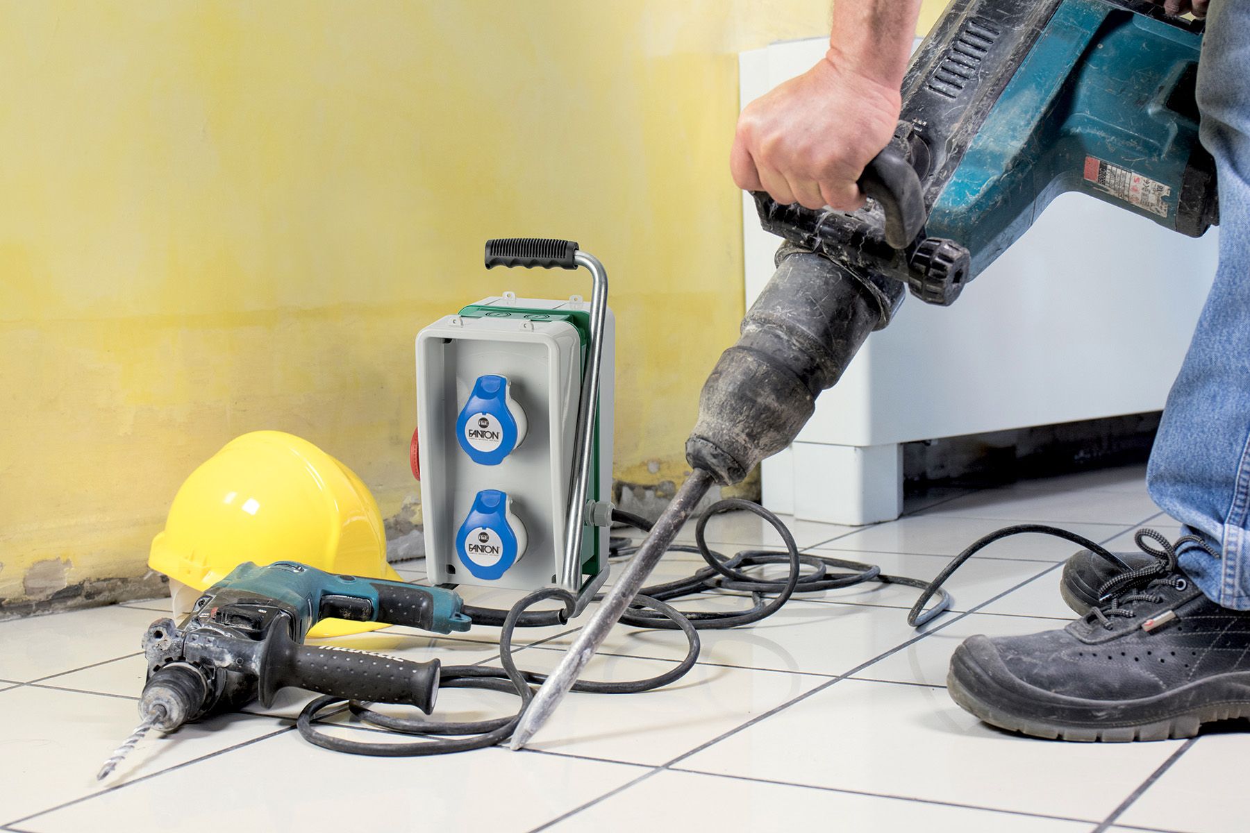 Fanton Eolo Asc Ip44 – Quadro Elettrico Da Cantiere 3 Prese Cee 16 a Con Cavalletto E Cavo 2 m 74303