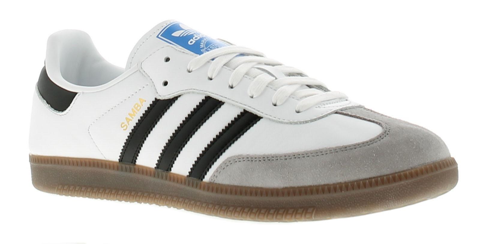 Herren Sportschuh aus Lederobermaterial mit Wildleder- und Goldfoliendetails, Schnürung mit synthetischem Leder.
