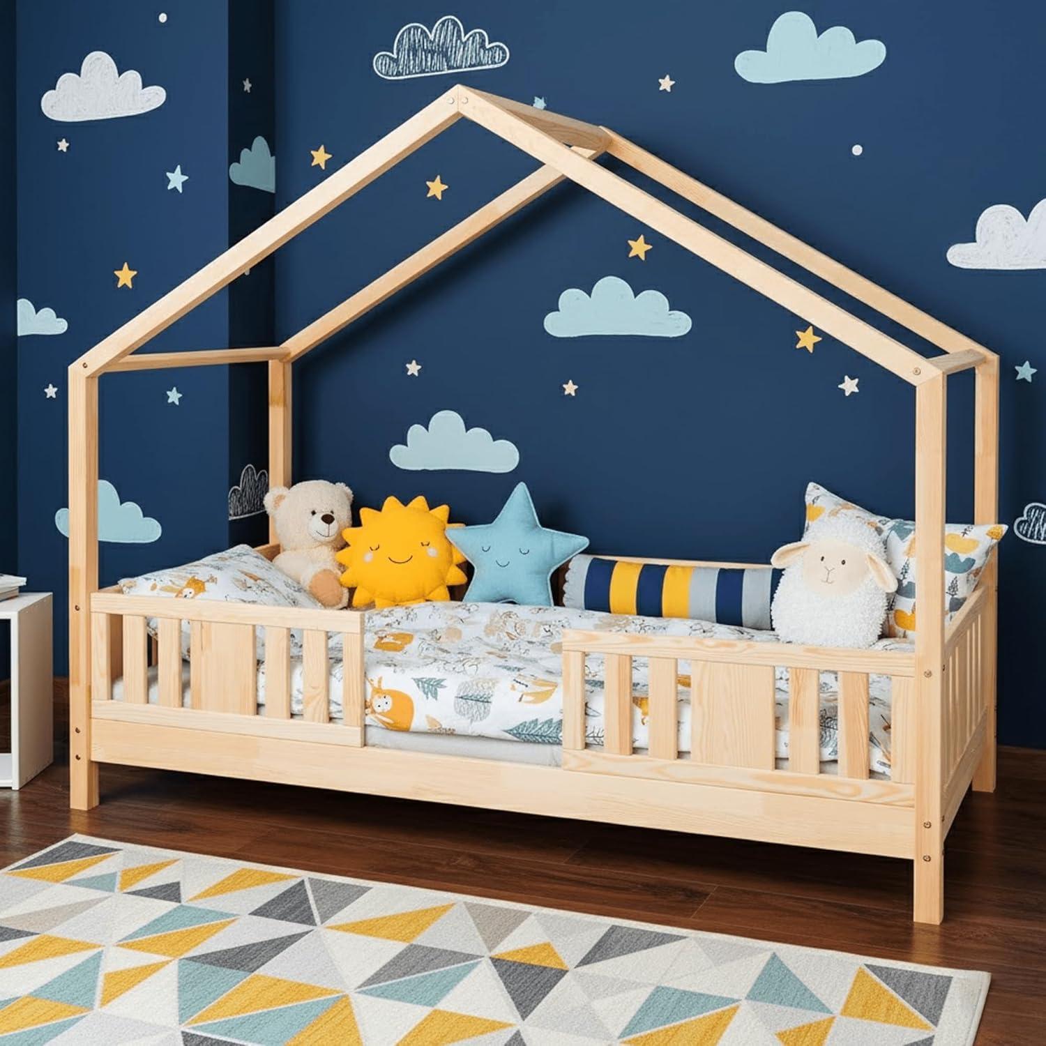 MEBLE WRÓBEL Kinderbett 80x160 cm - Bett mit Rausfallschutz & Lattenrost - Hausbett aus Kiefer Unlackiert - Kleinkindbett für Jungen & Mädchen - Standhöhe 10 cm