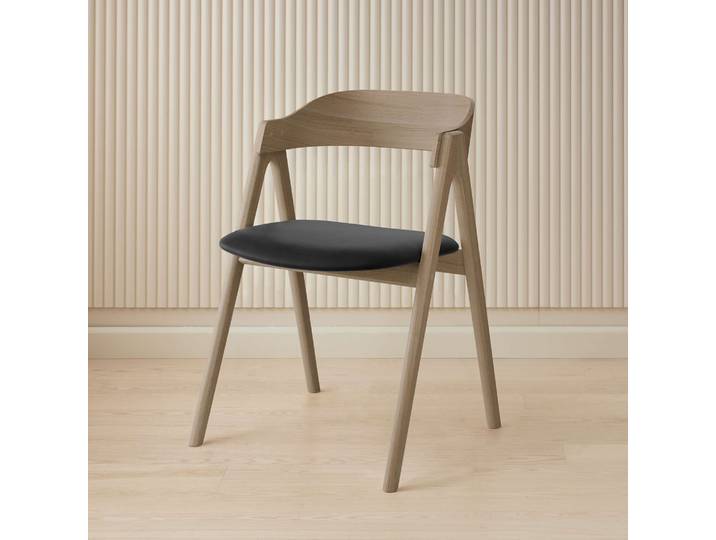 Stuhl HAMMEL FURNITURE Mette by Hammel , , weiß pigmentierter lack, weiß pigmentierter lack, schwarz, B:52cm H:75cm T:54cm, Leder, Massivholz, Stühle, Stuhl, Massivholz, gepolsterte Sitzfläche, versch. Farbvarianten
