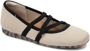 Women's Niki Stretch Knit Flat by Ros Hommerson in Taupe Knit (Size 9.5 N)