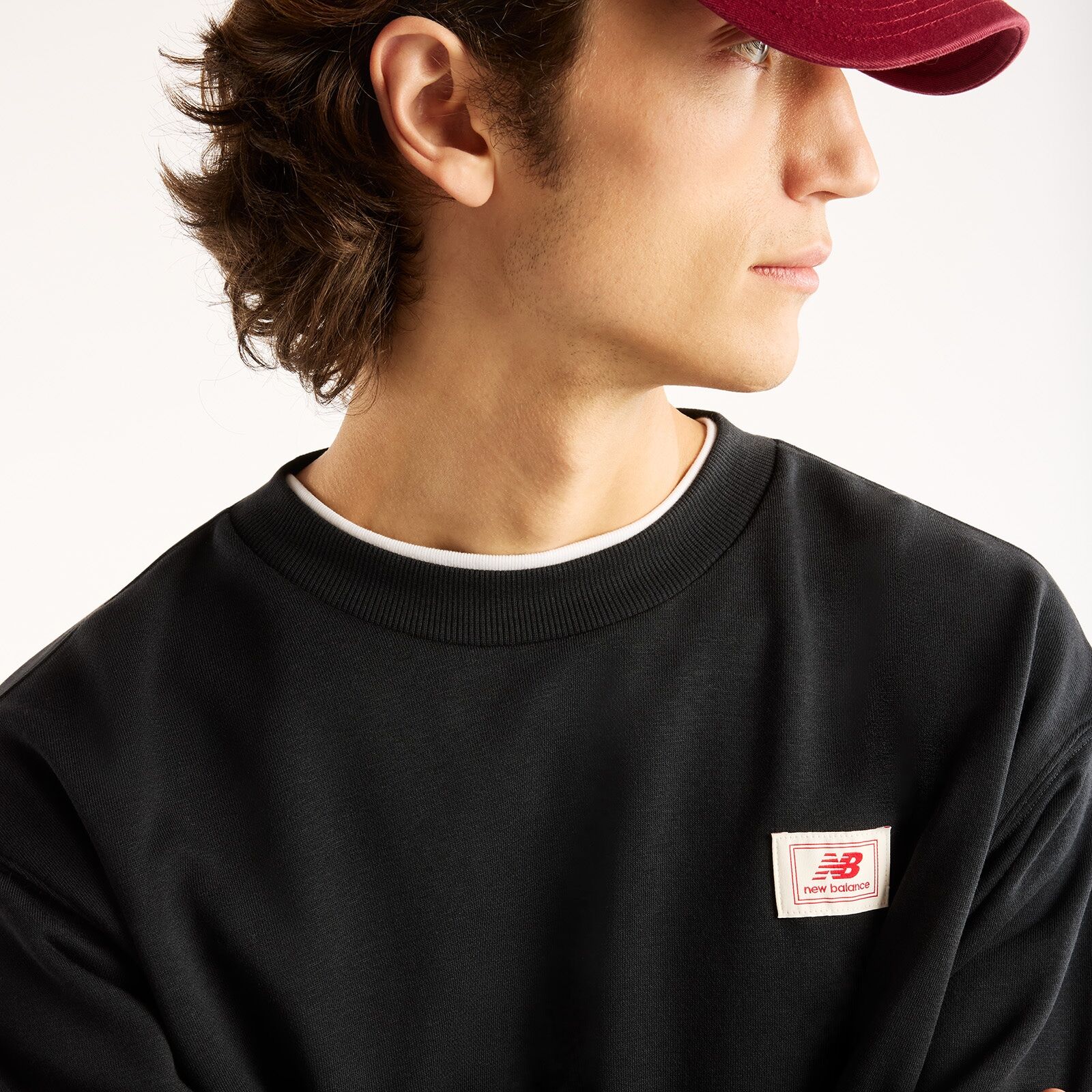 Sweatshirt NEW BALANCE "WOVEN LABEL CREW", Herren, Gr. S, schwarz (bk), Obermaterial: 60% Baumwolle, 40% Polyester, Sweatshirts Sweatshirt, klassischer Schnitt, mit Grafik-Print auf dem Rücken