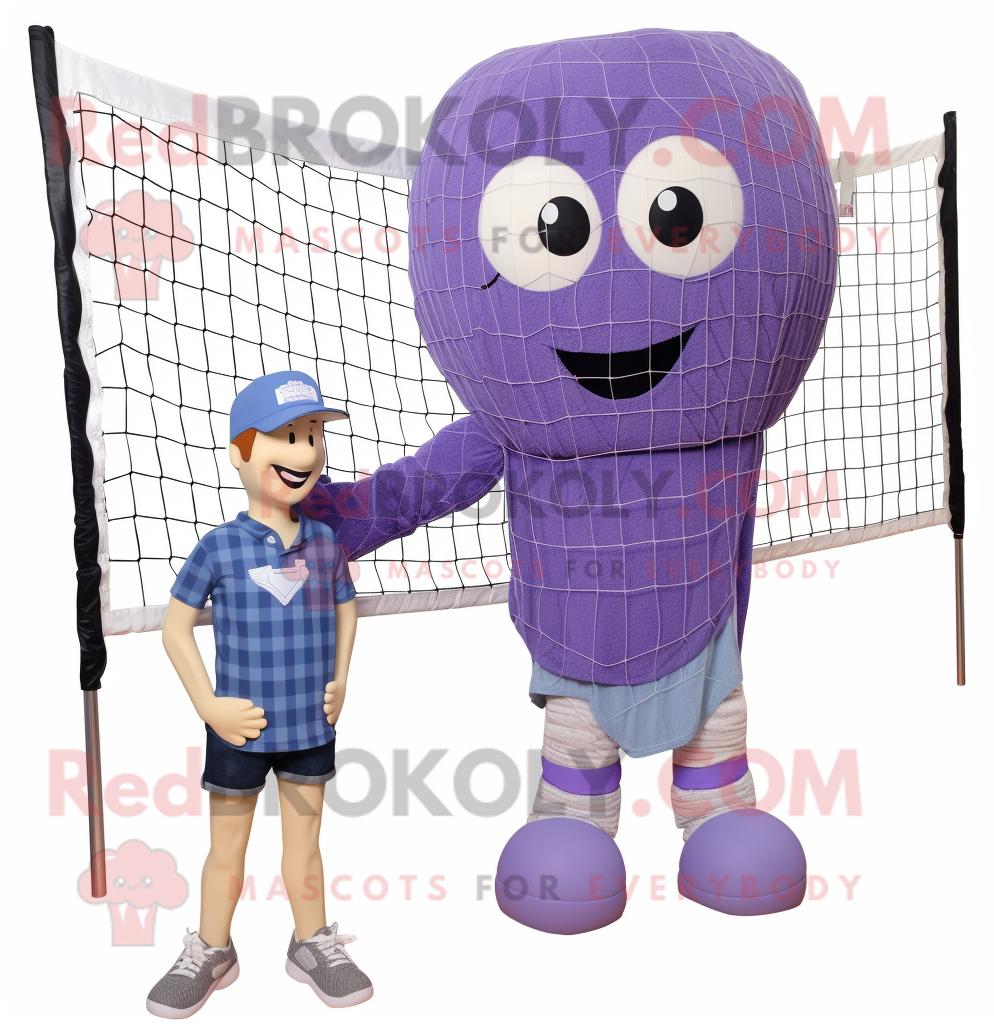 Lavendel-Volleyballnetz REDBROKOLY Maskottchen kostüm gekleidet in eine Boyfriend-Jeans und Schnürsenkel