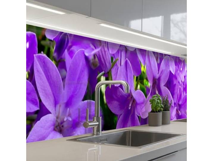 KitchenYeah© Spritzschutz Küchenrückwand Selbstklebend Küche Rückwand 60x400 cm - Küchenwand Wand Küchenfront Verkleidung Küchenspritzschutz Blumen - Lila - Natur
