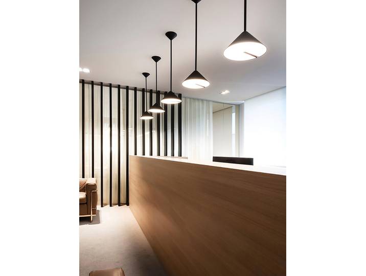 Petits lustres minimalistes en verre givré noir postmoderne, lampes suspendues LED pour salon, luminaires suspendus pour bar