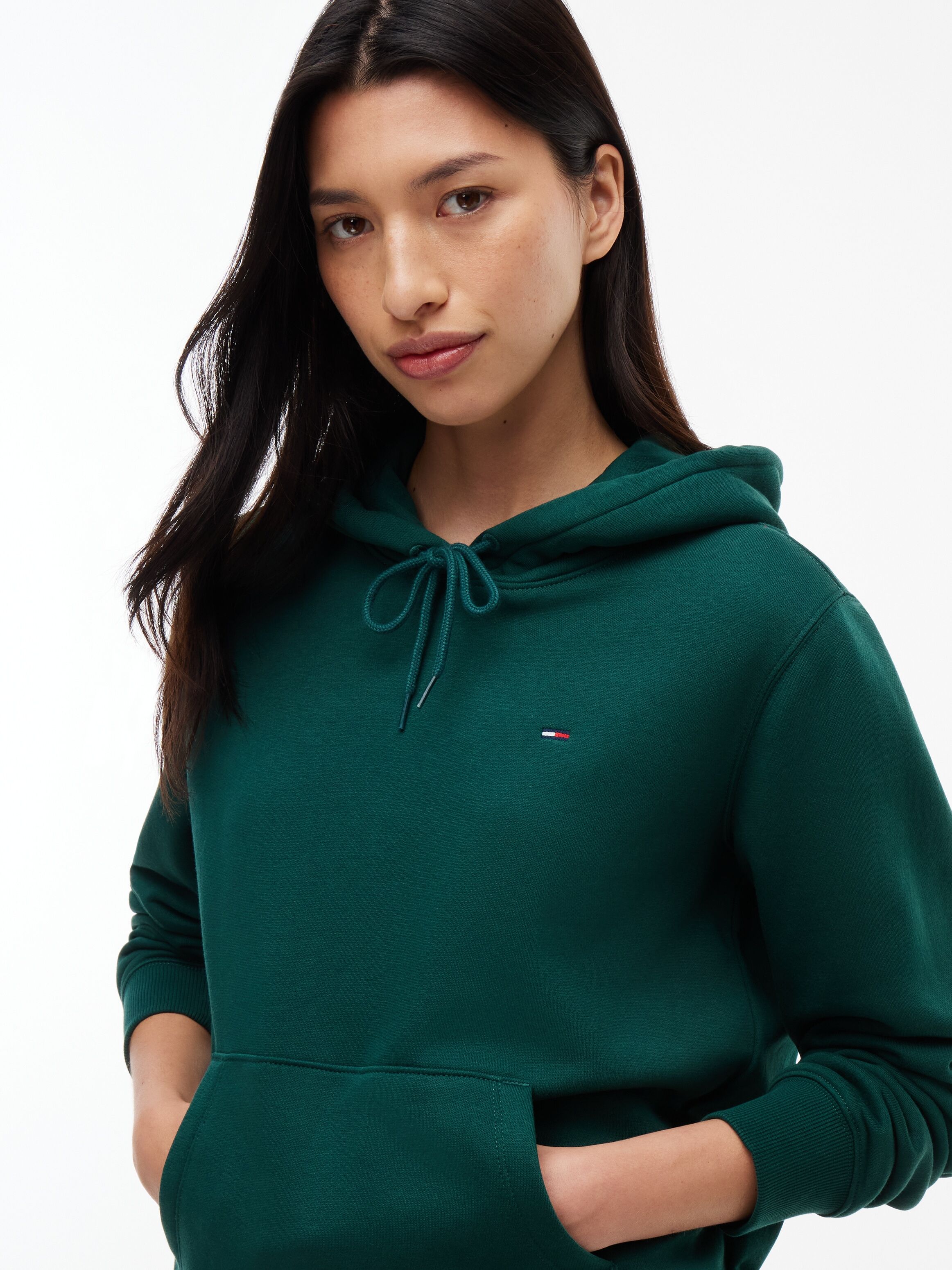 Kapuzensweatshirt TOMMY JEANS "TJW REG S FLAG HOODIE", Damen, Gr. S (36/38), elegant grün, Sweatware, Obermaterial: 80% Baumwolle, 20% Polyester, unifarben, regular fit kurz, Rundhals, Rippbündchen, Sweatshirts Kapuzensweatshirt, Baumwollmischung elegant 