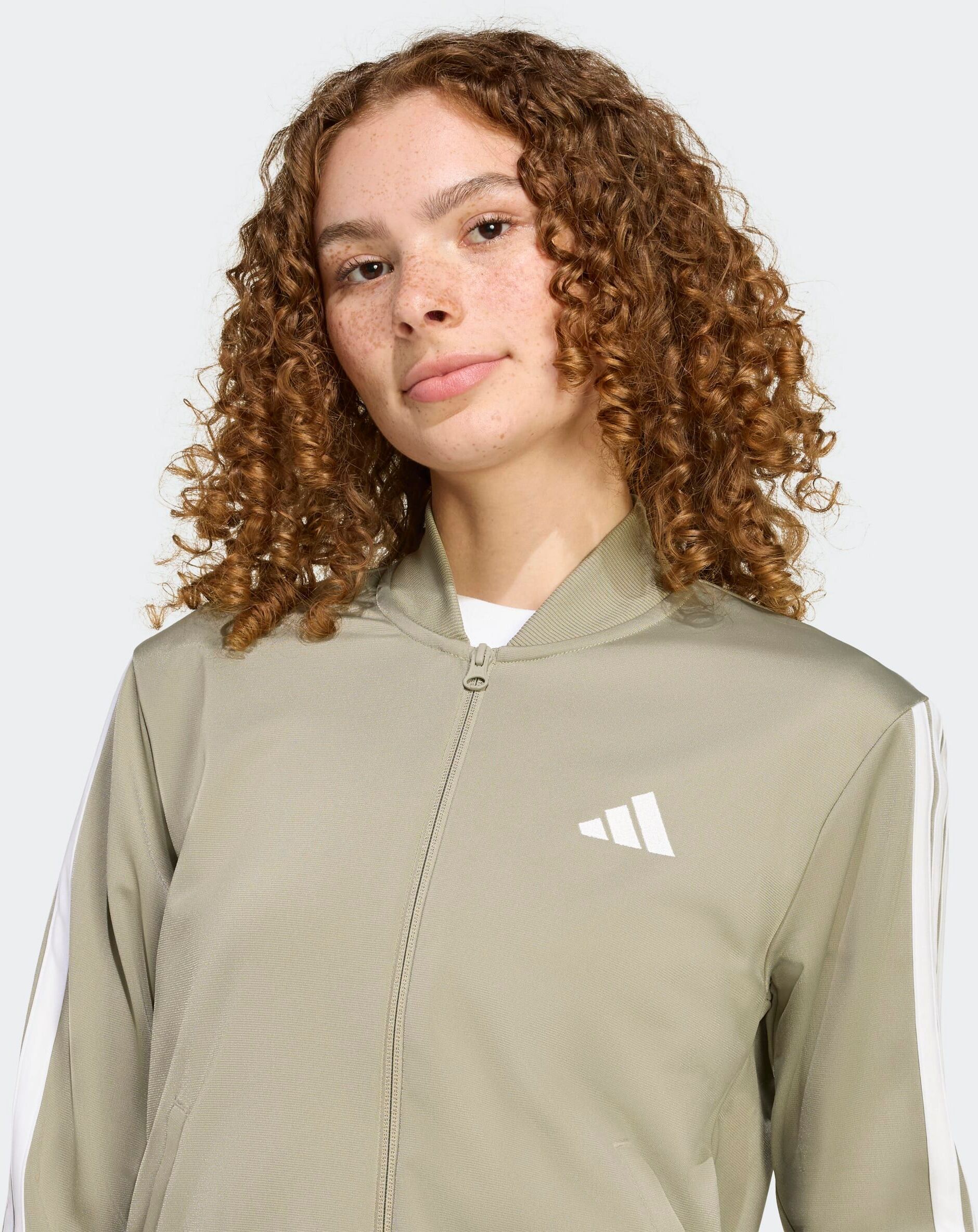 Trainingsanzug ADIDAS SPORTSWEAR "DAYREADY", Damen, Gr. XL, grün (silber pebble), Obermaterial: 100% Polyester, Sportanzüge Trainingsanzug silber pebble XL