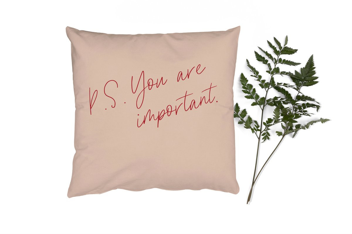 PillowMonkey Sierenkussen met tekst P.S. you are important - 50 x 50 cm