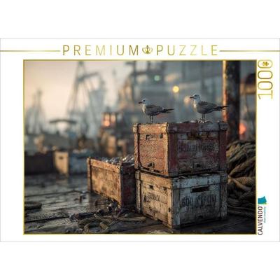 CALVENDO Puzzle Möwen auf Fischkisten - Hafenstimmung in der Morgendämmerung | 1000 Teile Lege-Größe 64x48cm Foto-Puzzle für glückliche Stunden