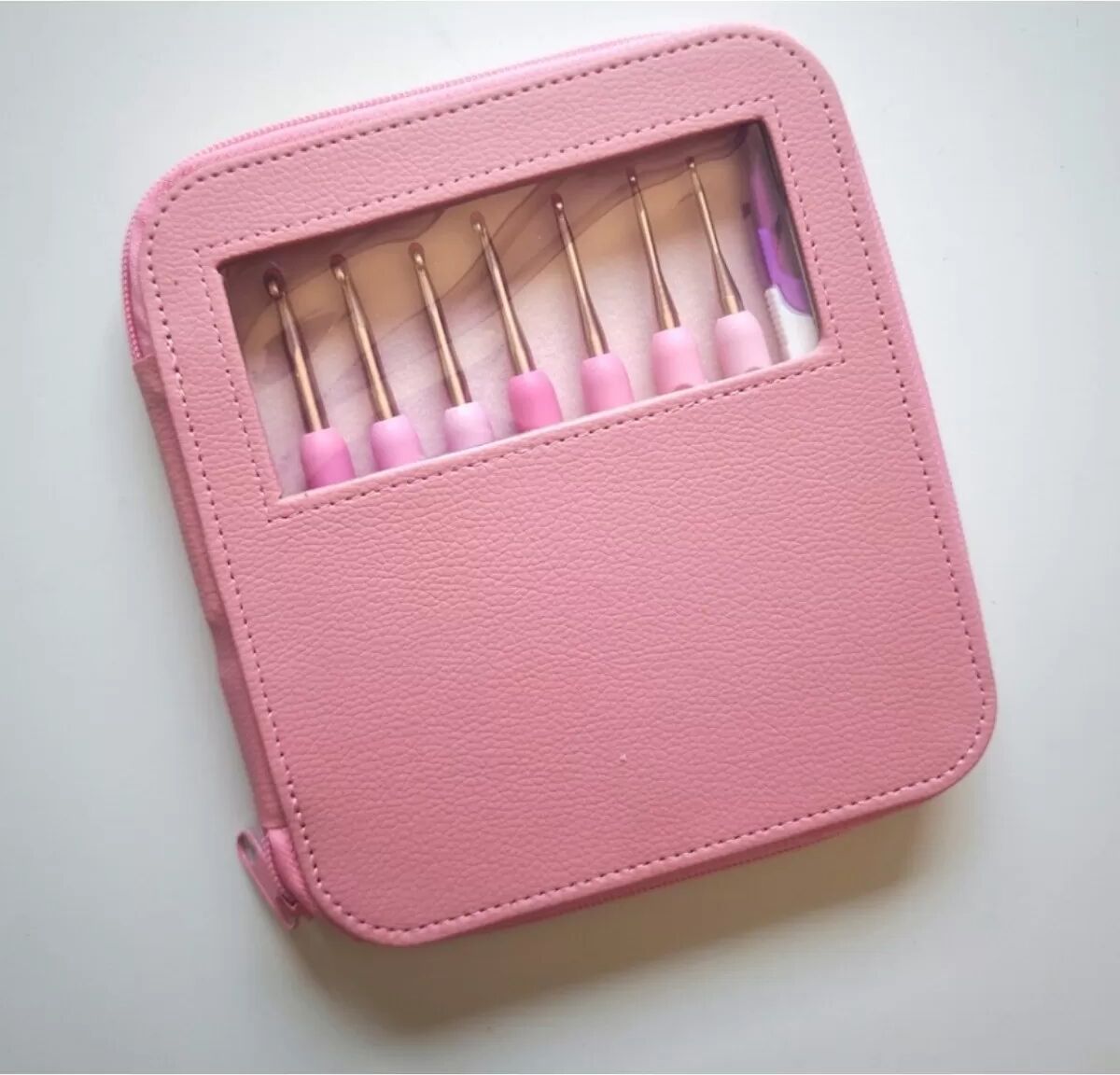 INF DIY Häkelnadel-Set Pinker Verlauf – Edelstahl-Häkelnadeln mit weichen TPR-Griffen, komplettes PU-Aufbewahrungsetui für