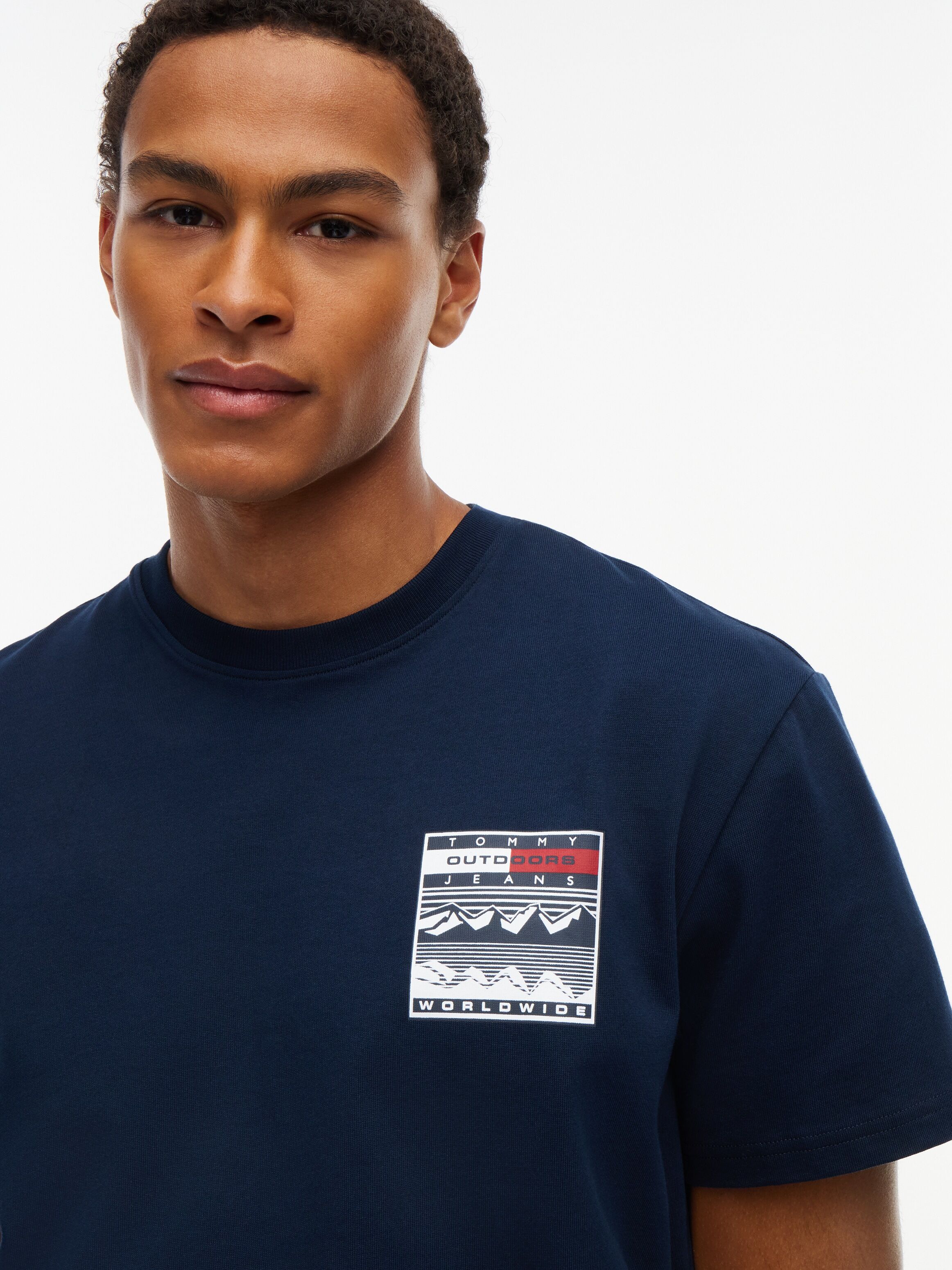 T-Shirt TOMMY JEANS "TJM RELAXED OUTDOORS", Herren, Gr. S, blau (dunkelblau), Single Jersey, Obermaterial: 100% Baumwolle, relaxed fit, Rundhals, Shirts T-Shirt dunkelblau S