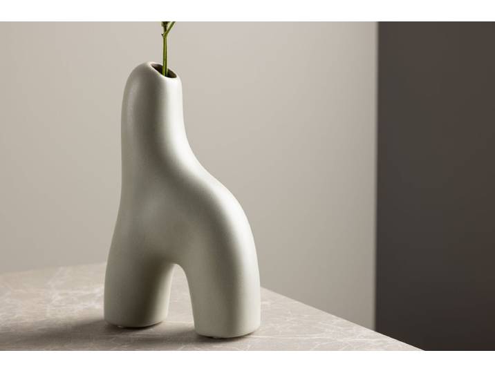 Vase Noara 16 cm – Skulpturales Designobjekt aus Steingut - Hellgrau - Luxusbetten24