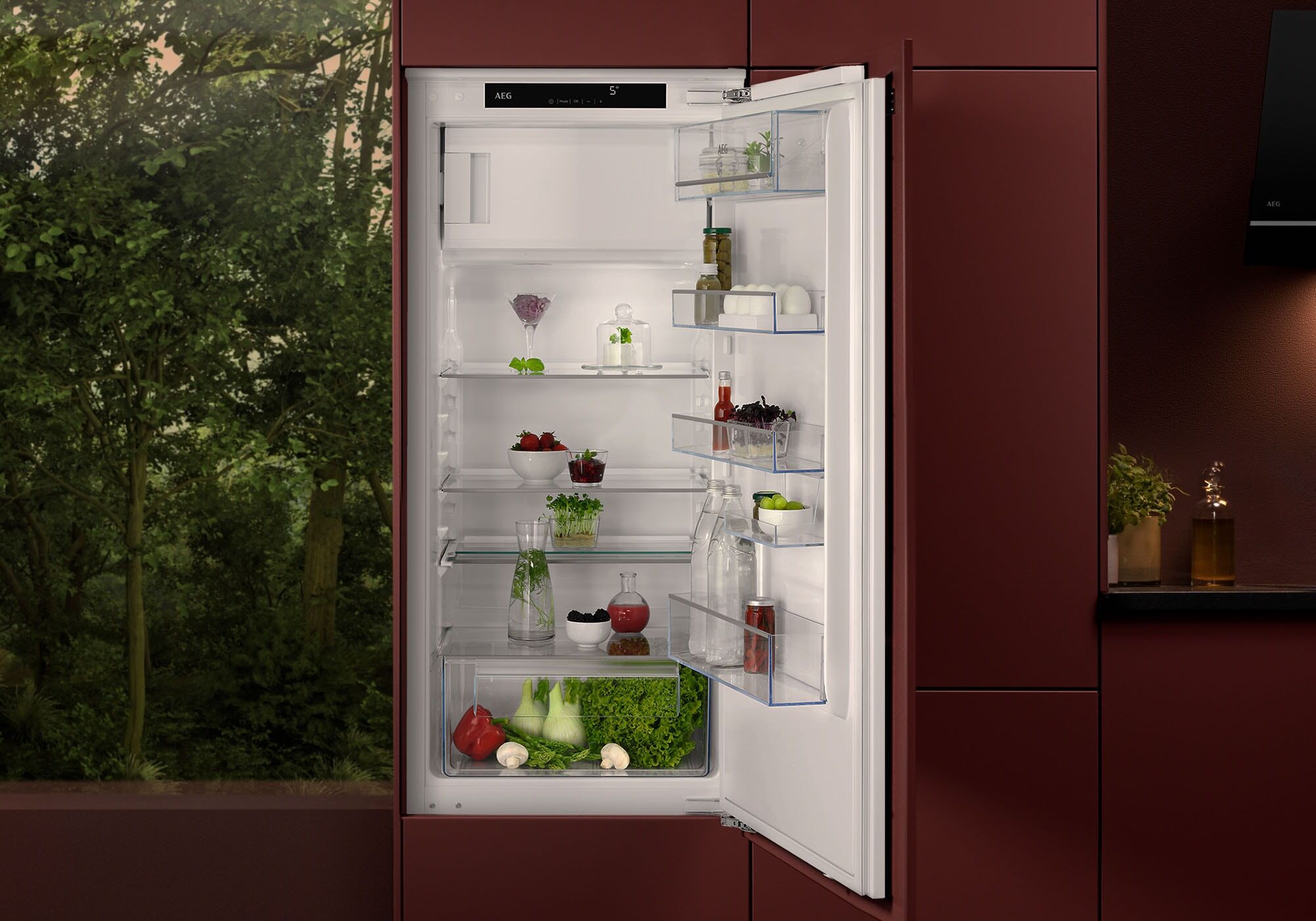 AEG Einbaukühlschrank "TSF5012WDF", Energieeffizienz: D, silber (weiß), Rechtsanschlag, wechselbar, Kühlschränke, OptiSpace ermöglicht dir eine flexible Nutzung des Kühlraums, Einbaukühlschrank