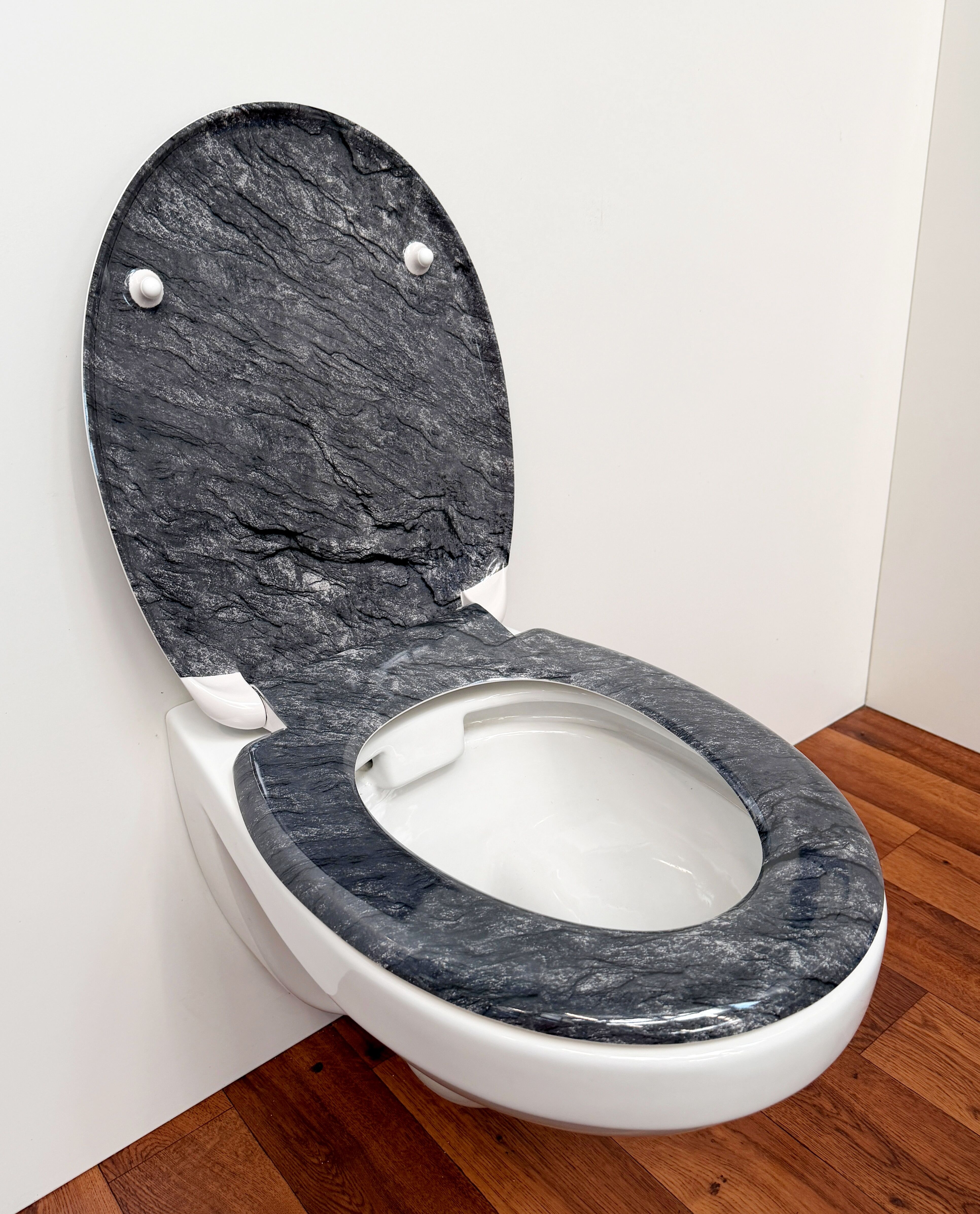 WC-Sitz WELLTIME "Classic Decor", grau (schiefer), B:37cm L:45cm, Duroplast, WC-Sitze, WC-Sitz, Kratzfester Duroplast Klo-Sitz mit Absenkautomatik & Schnellverschluss schiefer Einheitsgröße