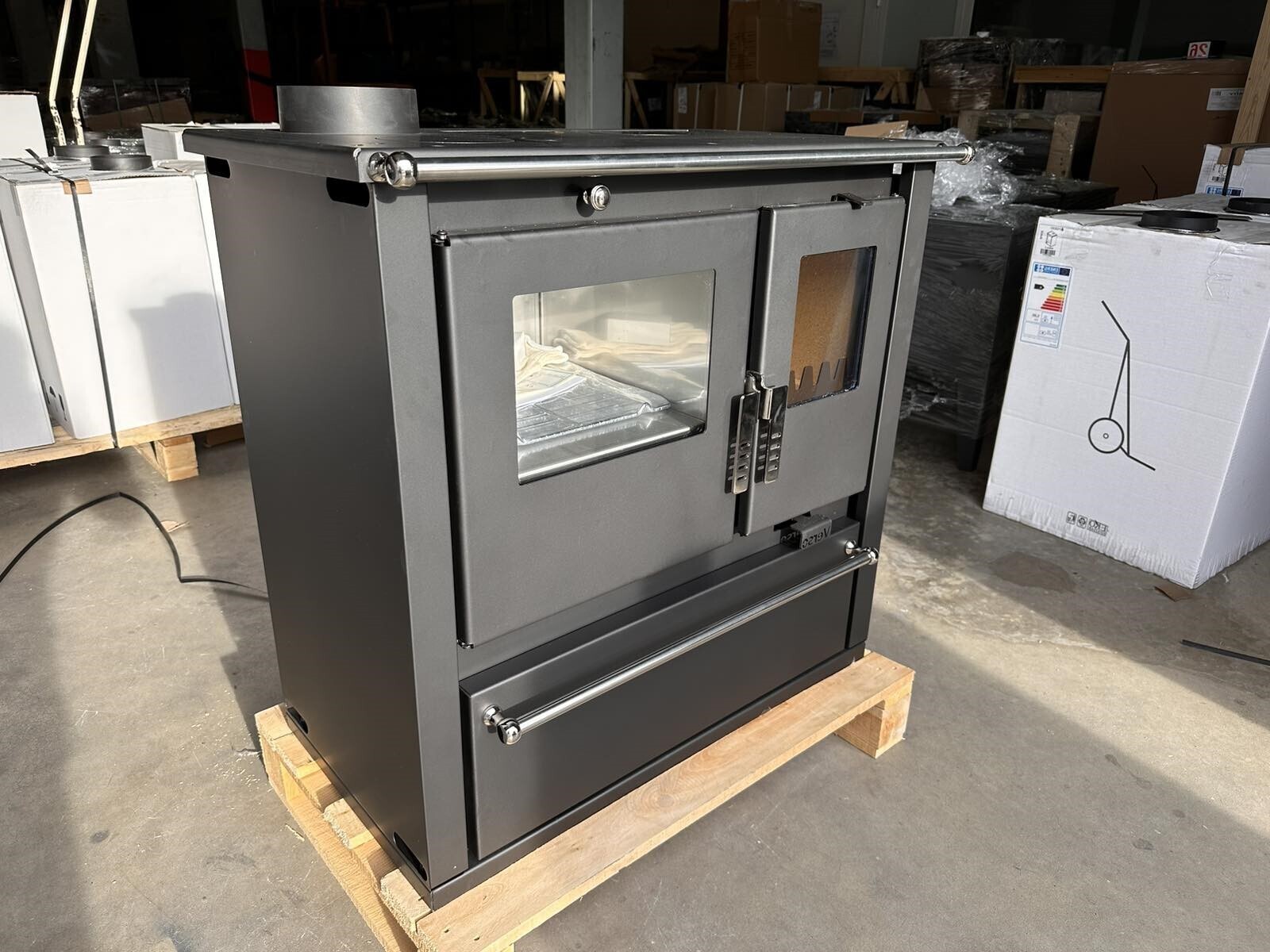 - Verso CS Plus Inox Küchenofen Kaminofen Holzherd 7.7 kW - Schwarze Seitenteile - Links