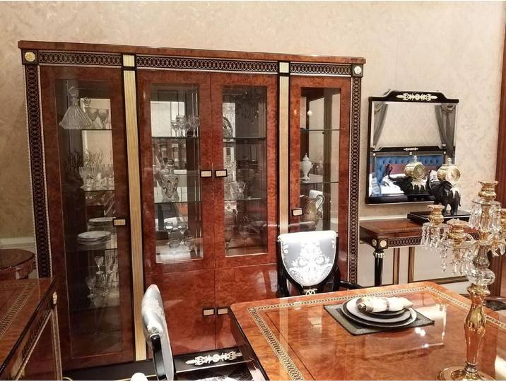 Xlmoebel Vitrine Barocker Rokoko-Schrank aus edlem Holz mit filigranen Verzierungen (Vitrine) Hergestellt in Europa