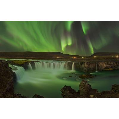 Fototapete PAPERMOON "Photo-Art JAN SMID MASTER, WASSERFALL DER GÖTTER NORDLICHT", bunt, B:5m L:2,8m, Vlies, Tapeten