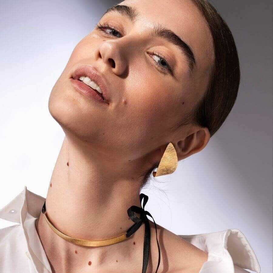 Lumoava Maininki choker riipus kullattu L67256200000